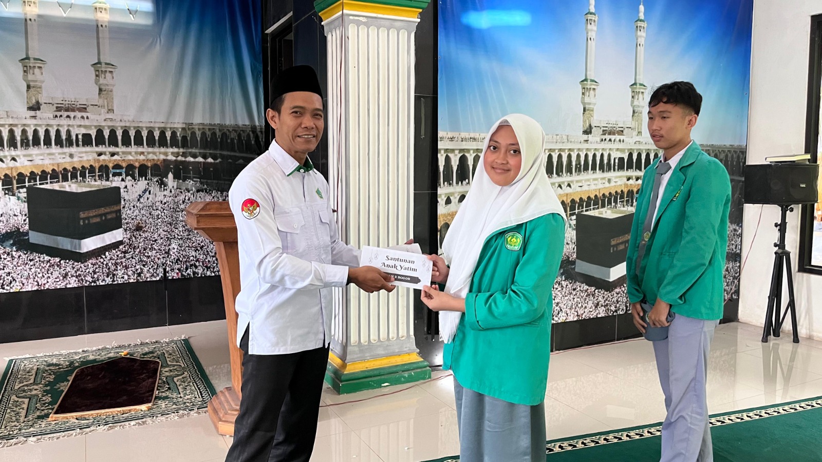MAN 2 Bogor Berbagi Kasih Kepada Yatim Lewat Santunan