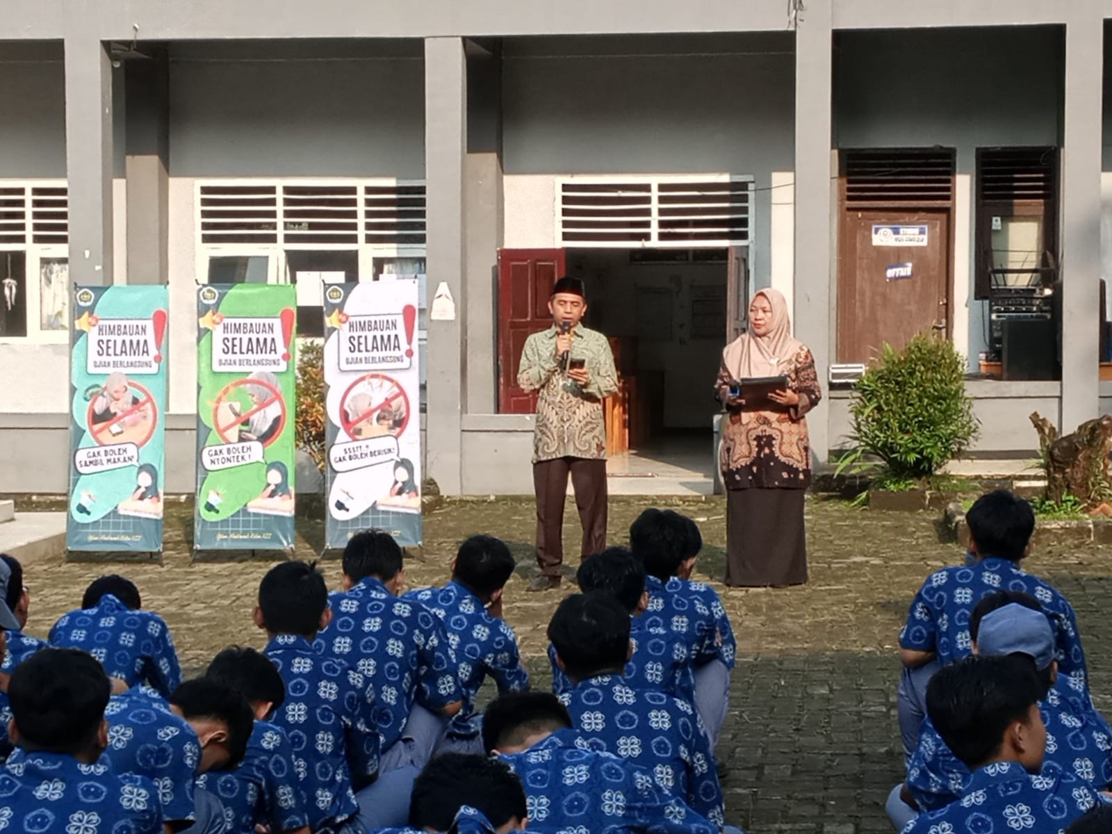 Ketua Panitia Ujian Madrasah Sampaikan Tata Tertib Pelaksanaan Ujian kepada Peserta
