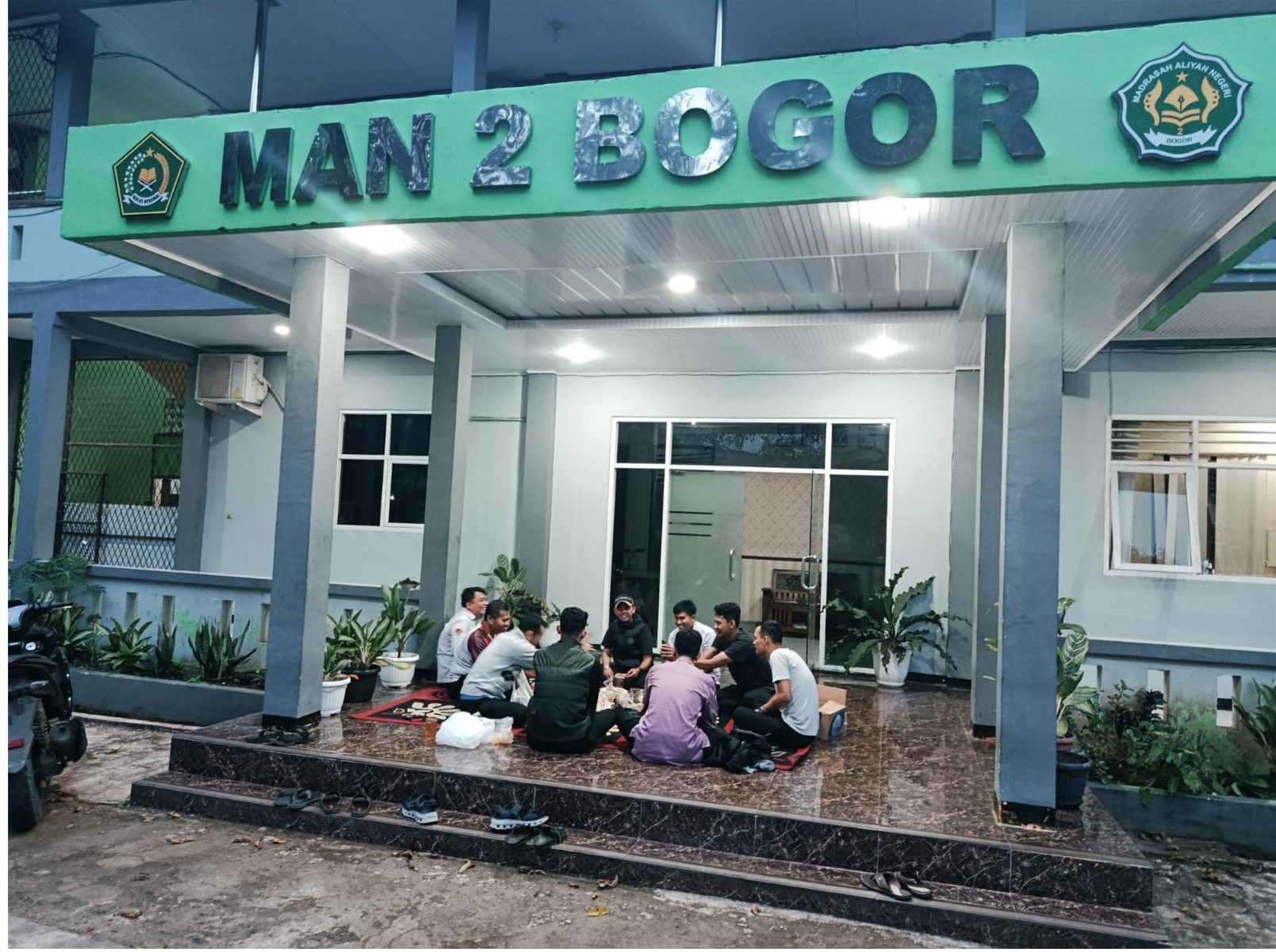 Waka Humas MAN 2 Bogor Mengadakan Buka Bersama dengan Para Guru