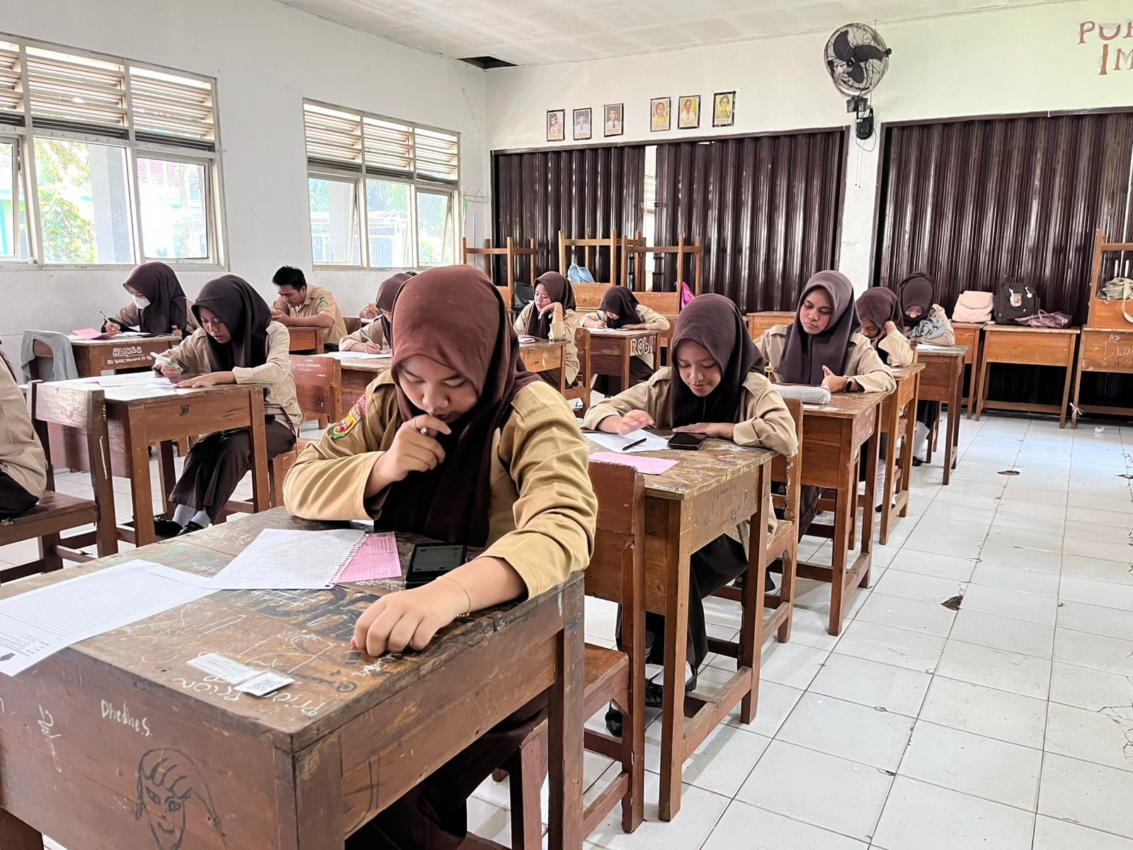 Pelaksanaan ANBK Hari Kedua di MAN 2 Bogor Berjalan Lancar dan Kondusif