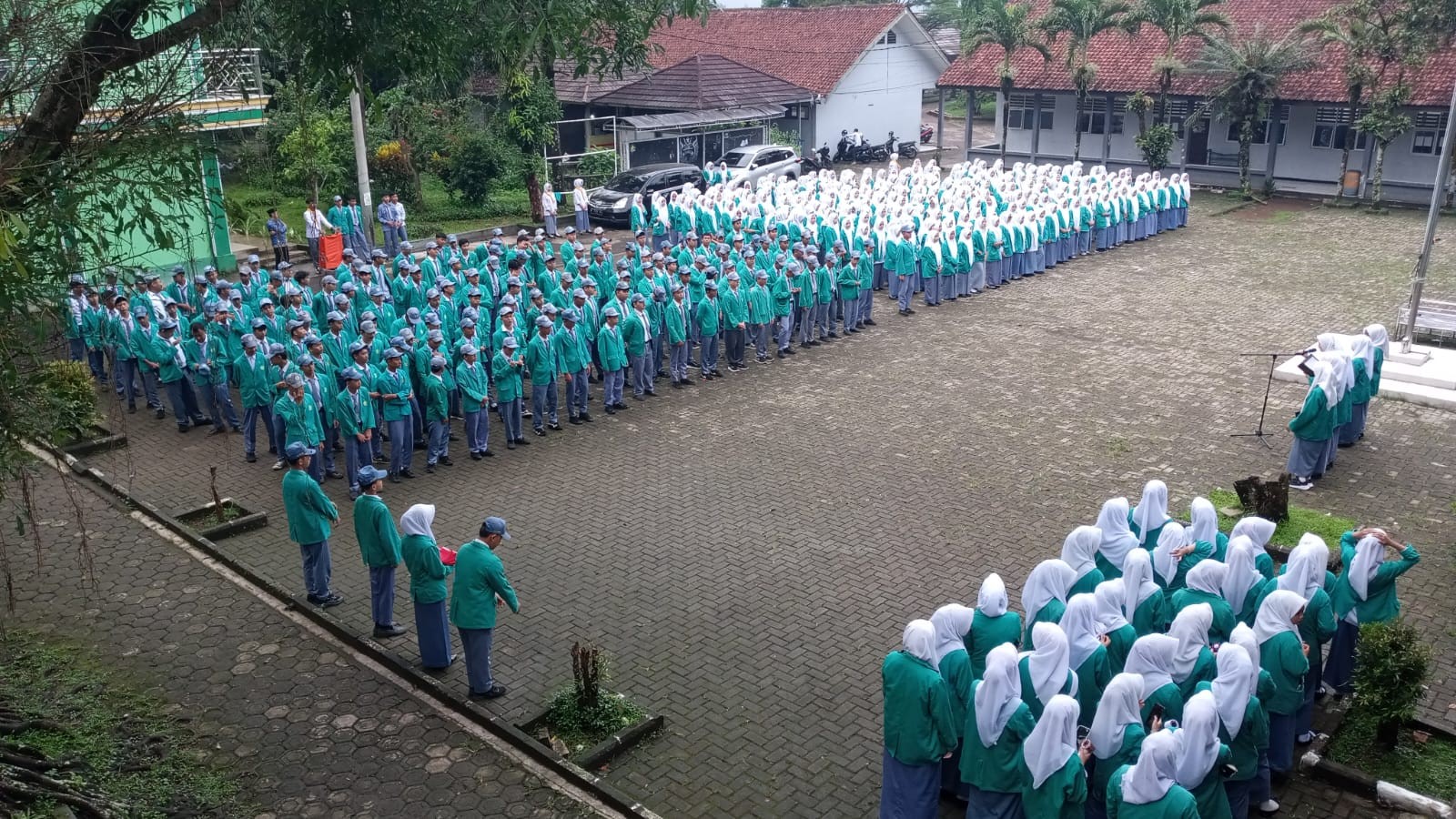 Upacara Bendera Senin di MAN 2 Bogor Berlangsung Tertib, Kelas XI I Jadi Petugas