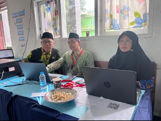 Tinjau Ruang Panitia, Pengawas Madrasah Apresiasi Kesiapan ASAT di MAN 2 Bogor