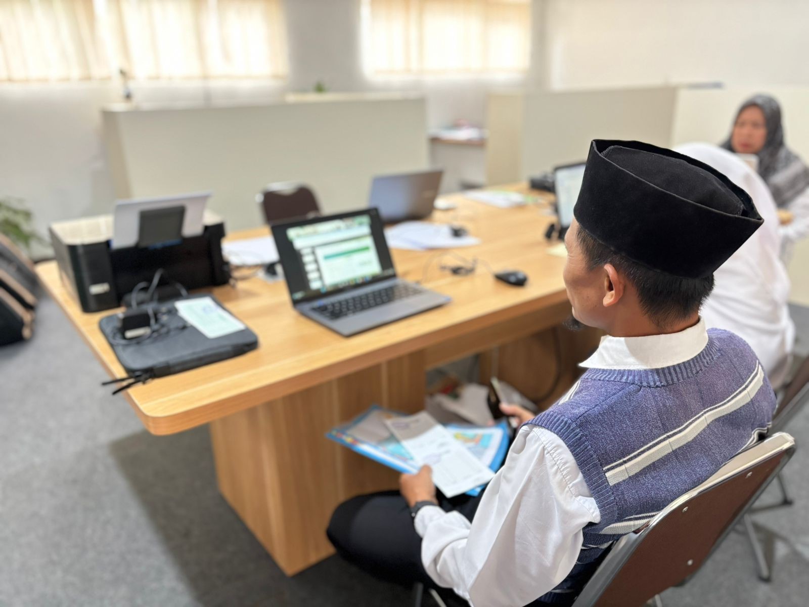 Guru MAN 2 Bogor Ikuti Zoom Sosialisasi Sekolah/Madrasah Pelopor Ekonomi Syariah Jawa Barat