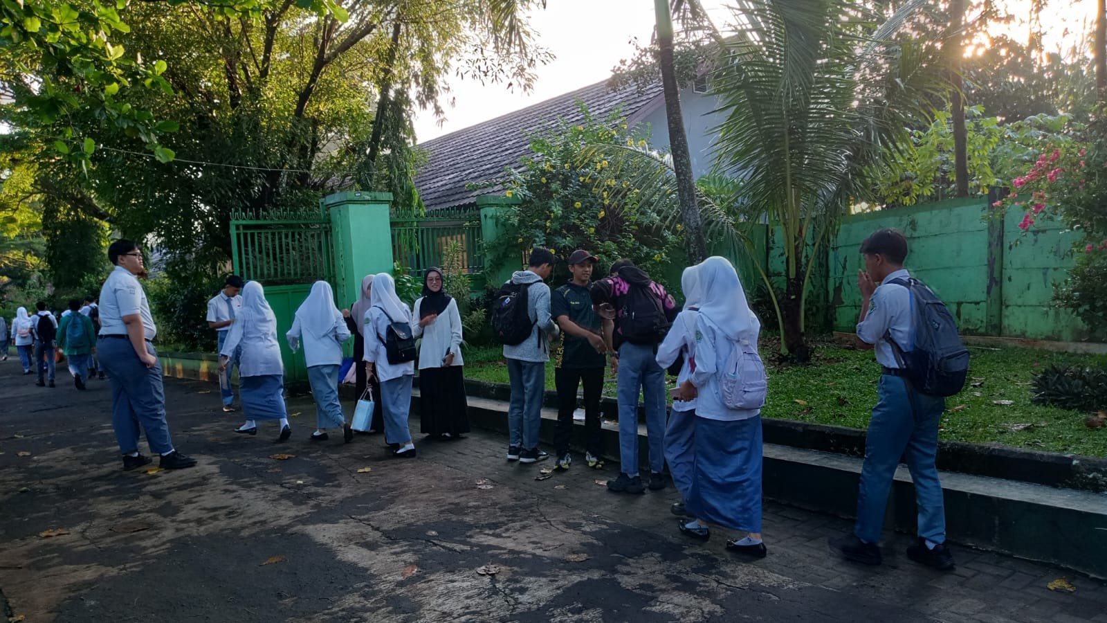 Tradisi Pagi MAN 2 Bogor Pupuk Kedisiplinan dan Keakraban