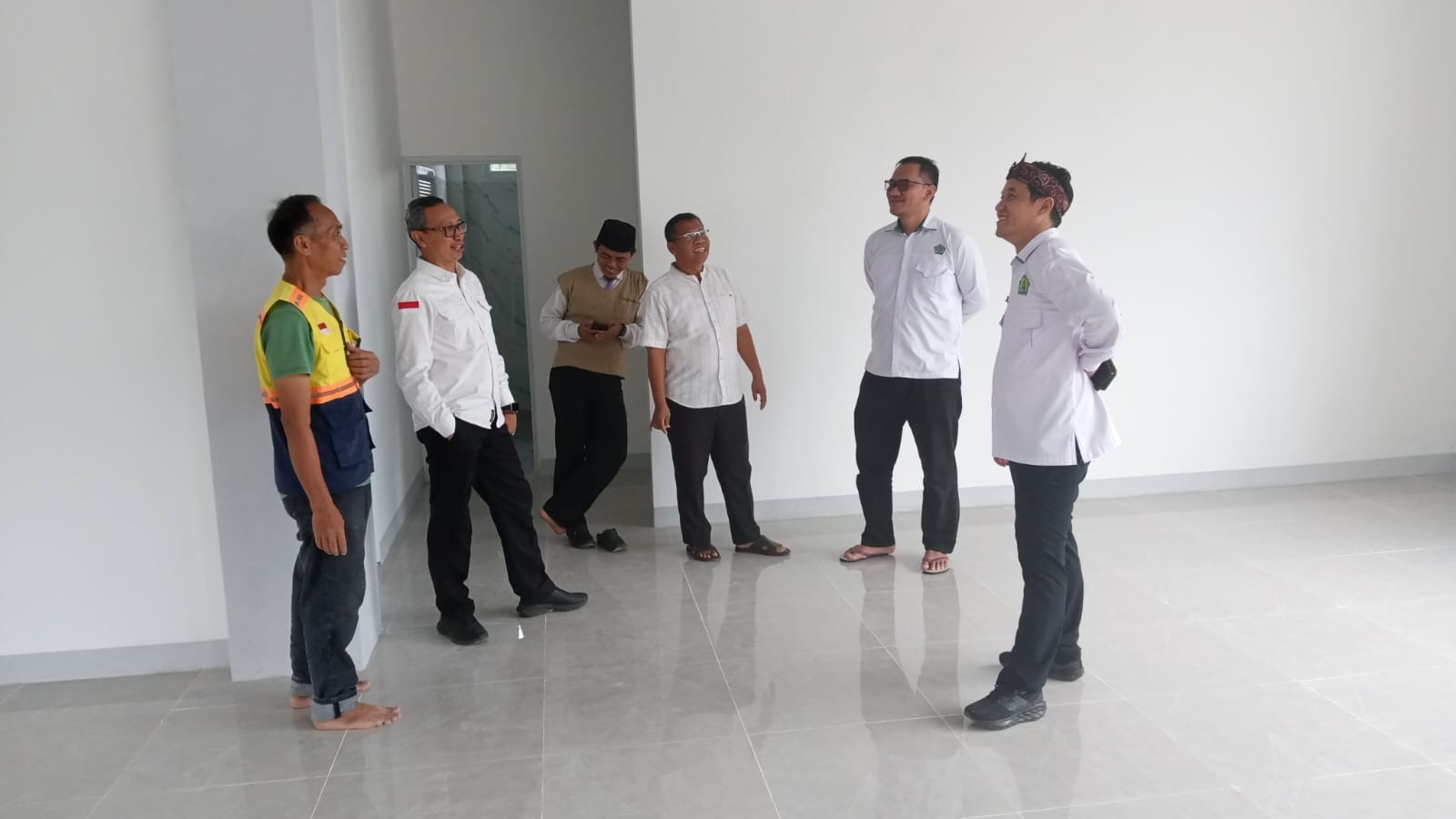 Monitoring Sarana Prasarana: Kepala Madrasah Tinjau Kesiapan Gedung Perpustakaan SBSN MAN 2 Bogor