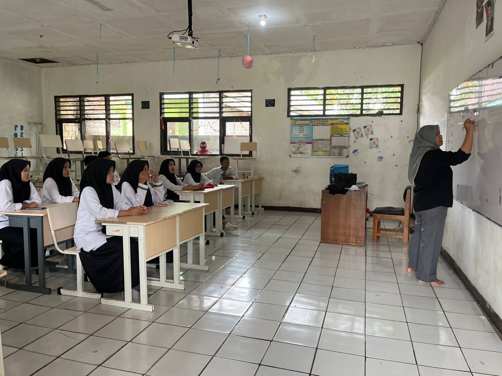 Ekskul Paskibra Jadwalkan Ulang Penaikan dan Penurunan Bendera Merah Putih di MAN 2 Bogor
