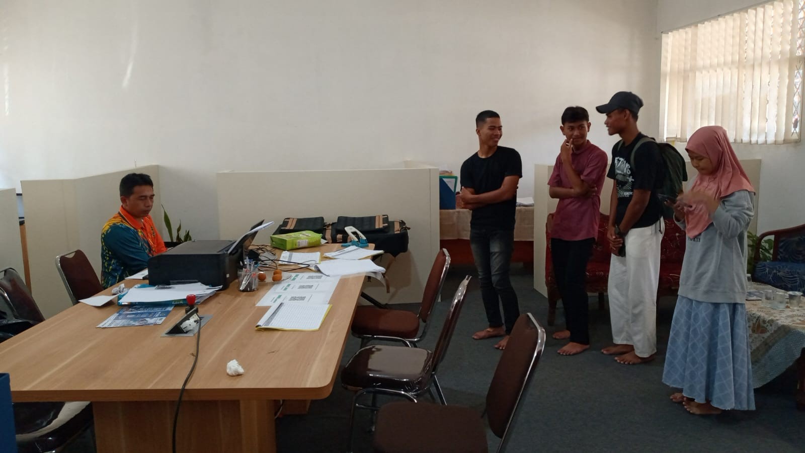 Siswa Kelas XII MAN 2 Bogor Antusias Urus SKL ke Ruang Waka Kurikulum