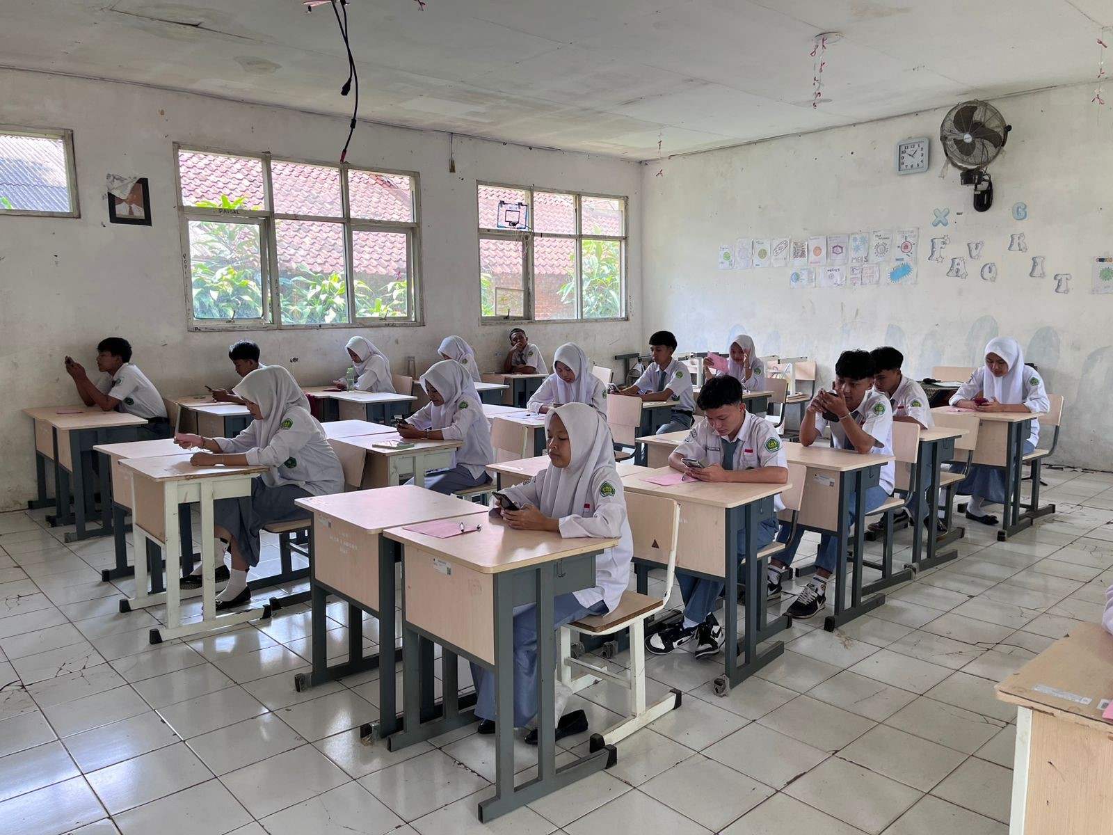 Hari Keempat UM Kelas XII di MAN 2 Bogor: Uji Ilmu Tafsir, Fisika, Geografi, dan Bahasa Inggris