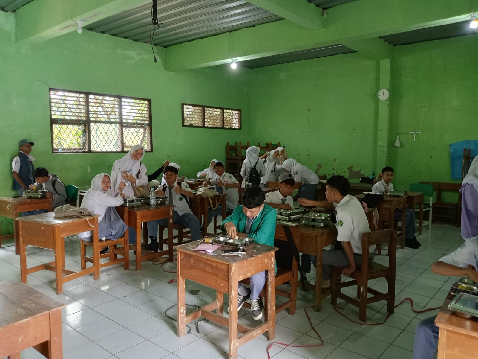 Siswa Kelas XII MAN 2 Bogor Antusias Sambut Penyaluran MBG Pasca UM