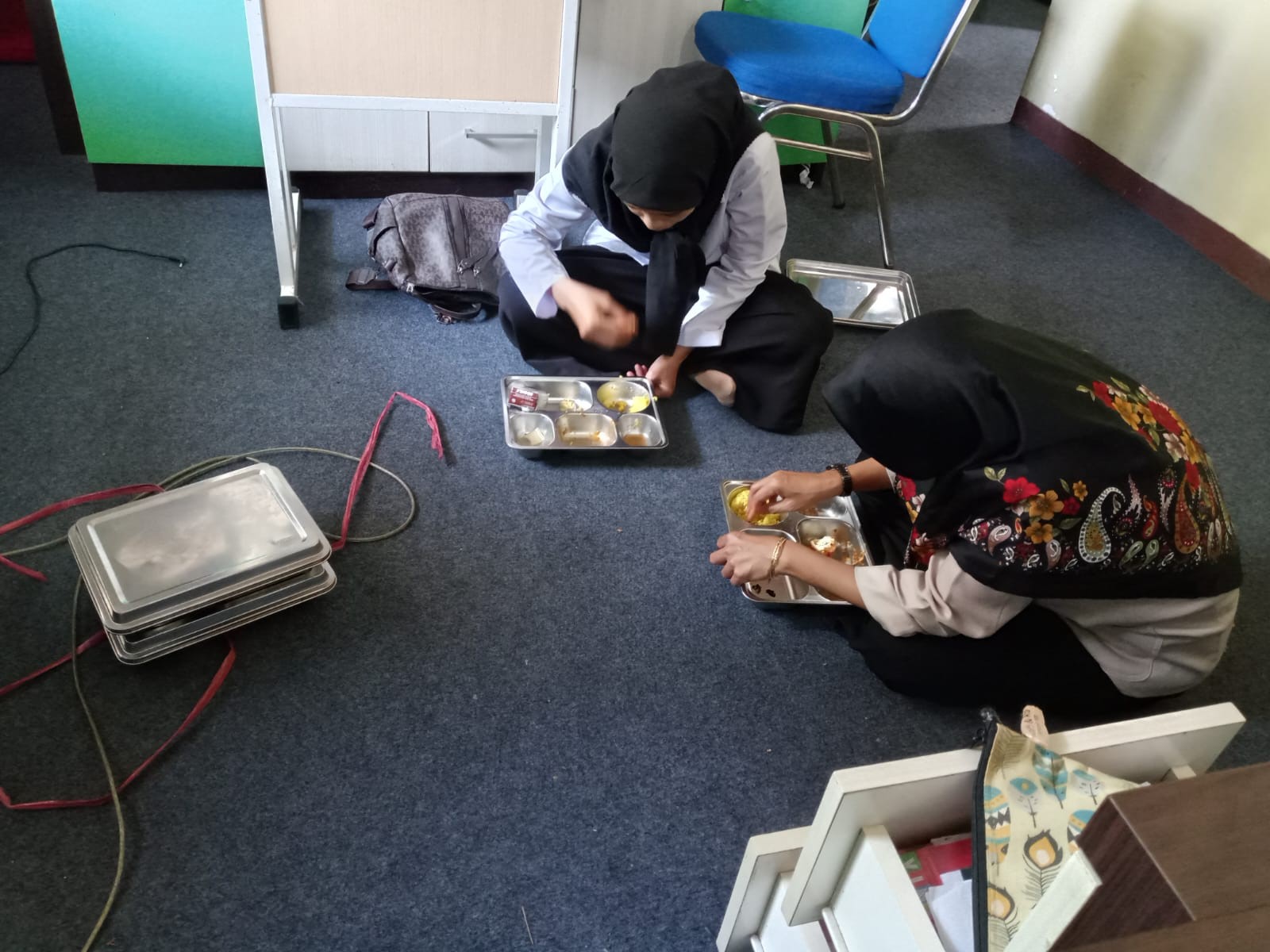 Staf Tata Usaha Jadi Tim Pencicip MBG Demi Jamin Kualitas Konsumsi Siswa