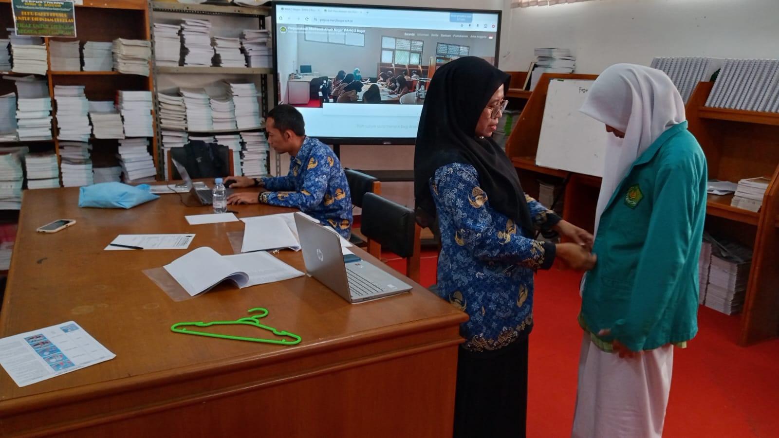 Siswa Baru Program Prestasi dan Afirmasi Jalani Pengukuran Seragam
