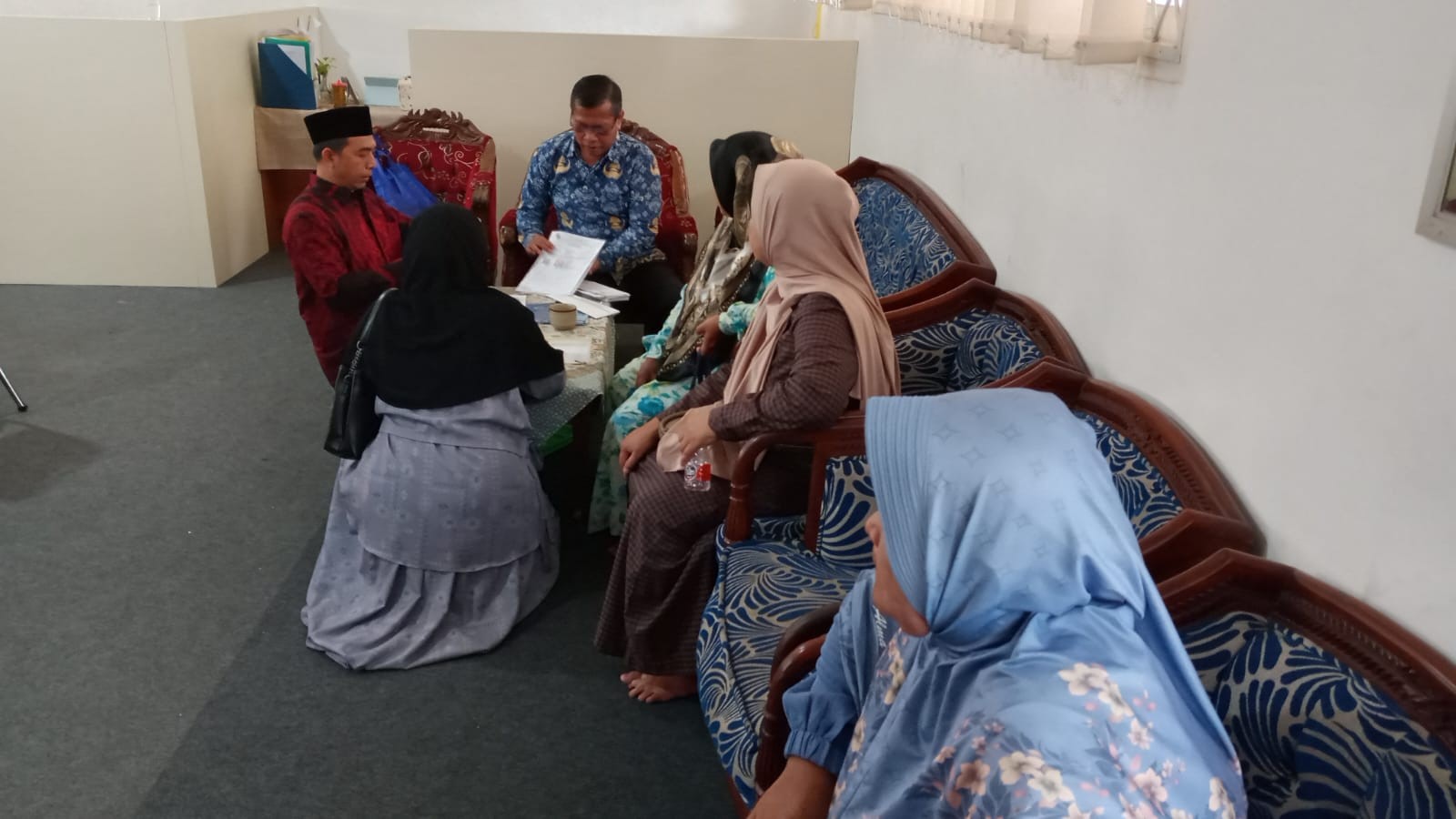 Pelayanan Prima: Orang Tua Siswa Mulai Ambil SKL di Ruang Wakil Kepala Sekolah