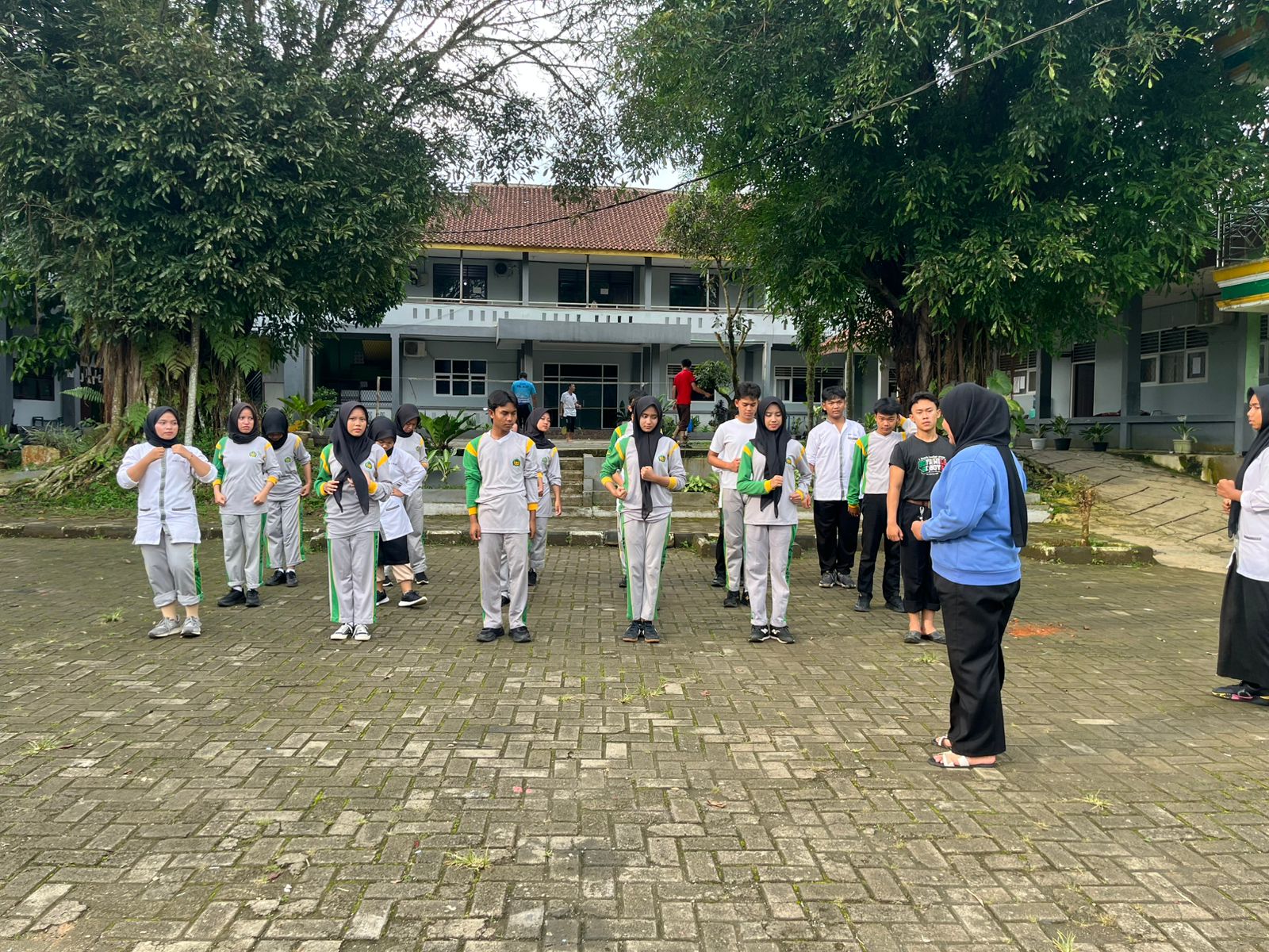 MAN 2 Bogor Perkuat Disiplin dan Kekompakan Siswa melalui Latihan Rutin Paskibra
