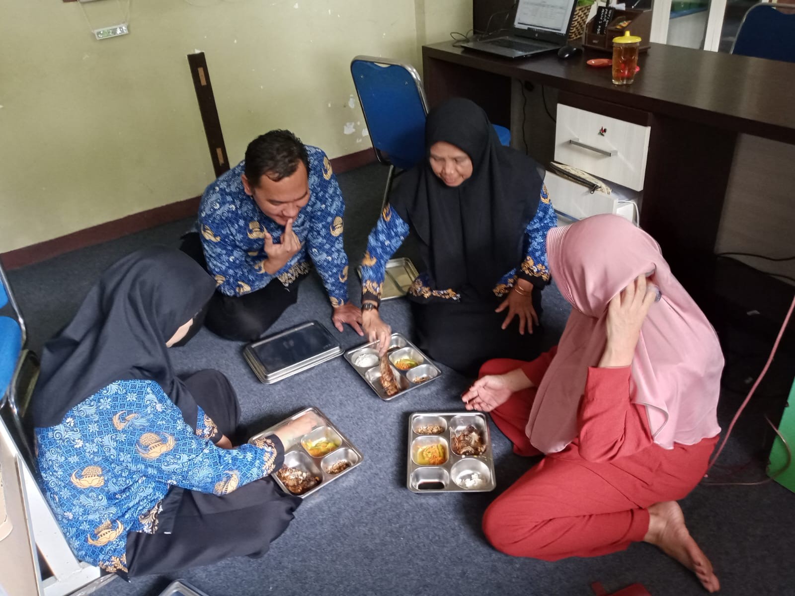 Bukan Sekadar Administrasi, Staf Tata Usaha Jadi Garda Depan Uji Kualitas MBG Siswa