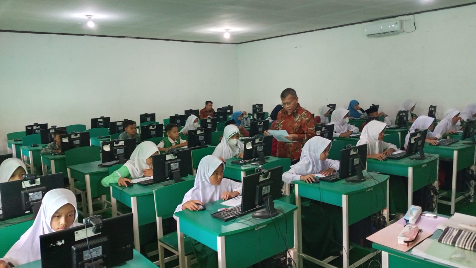 Sesi Kedua OMI di MAN 2 Bogor Berlangsung Lancar dan Tertib