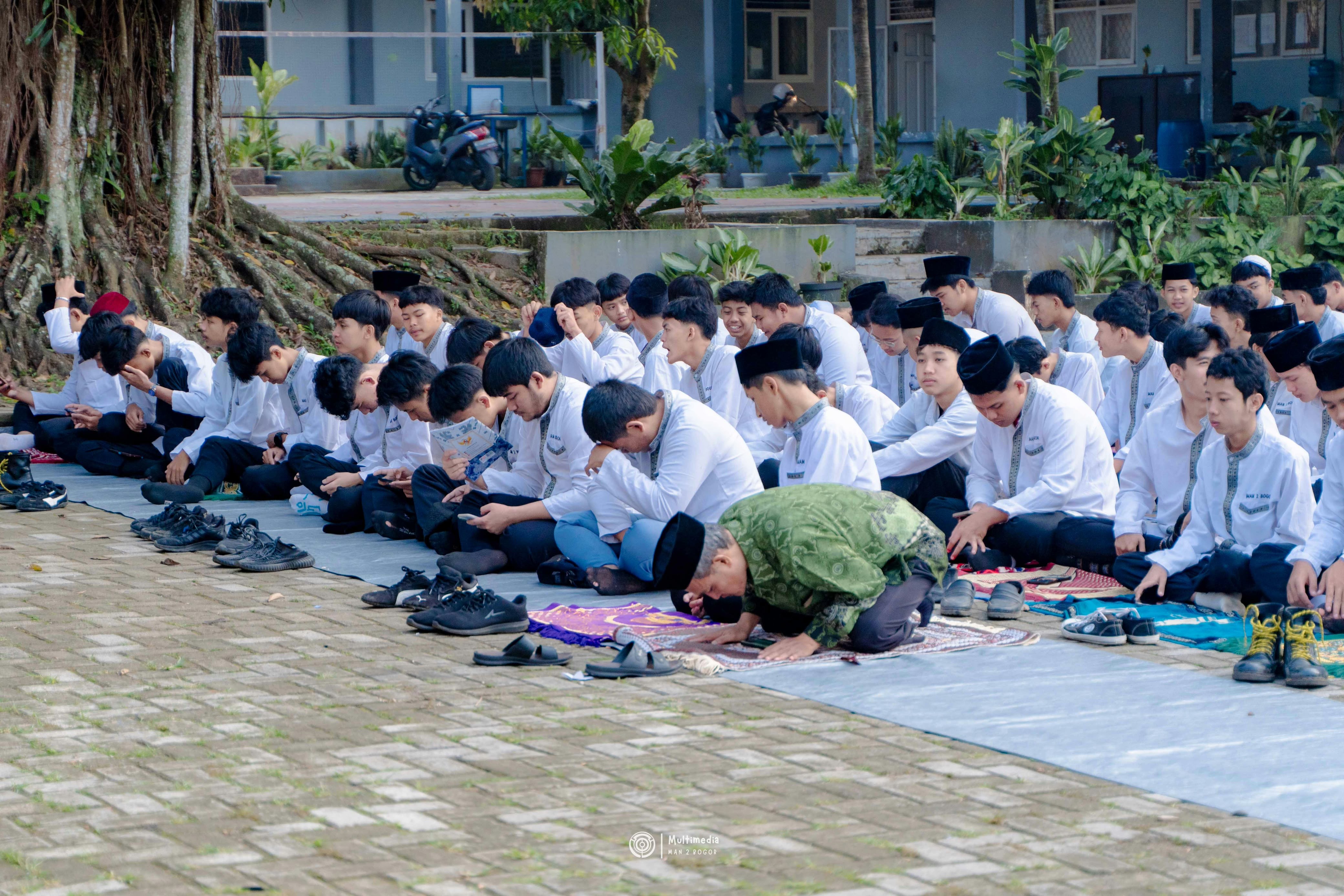 Man 2 Bogor Gelar Kajian Tausiyah Kitab Nashoihul Ibad Di Lapangan Utama