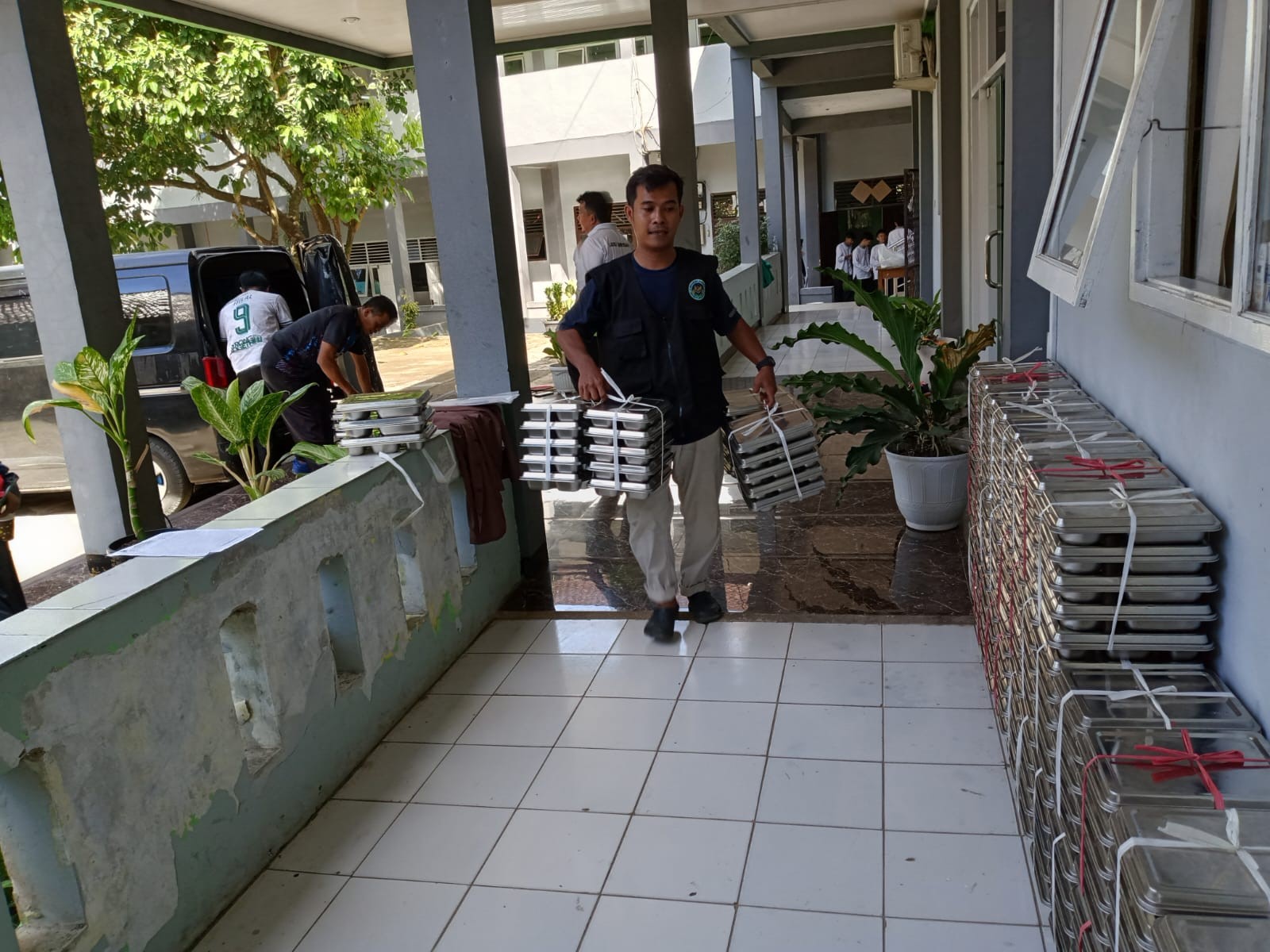 Kedatangan SPPG di MAN 2 Bogor, Makanan Bergizi Siap Didistribusikan