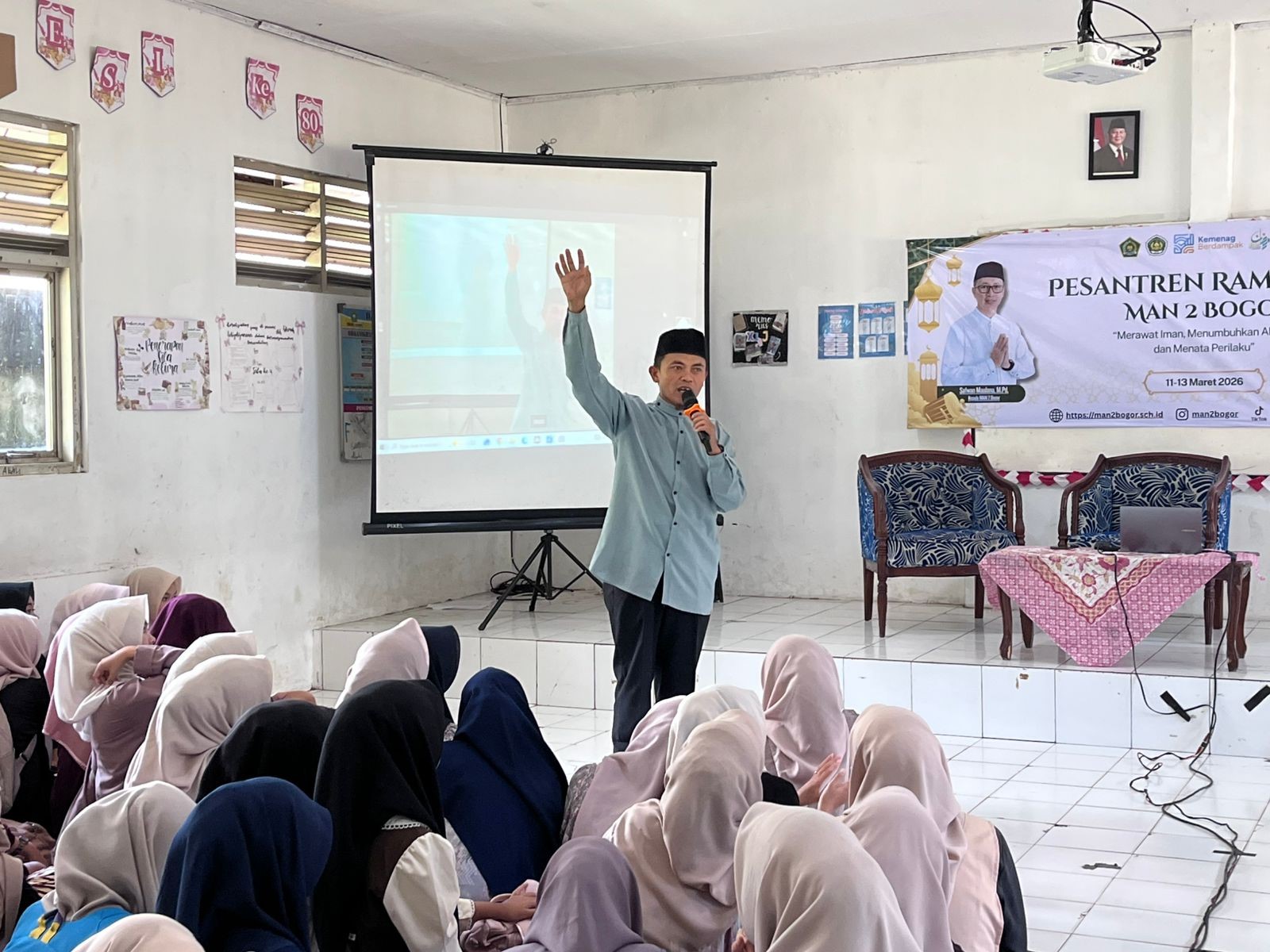 Penyampaian Penguatan Disiplin dan Motivasi Siswa oleh Waka Kesiswaan