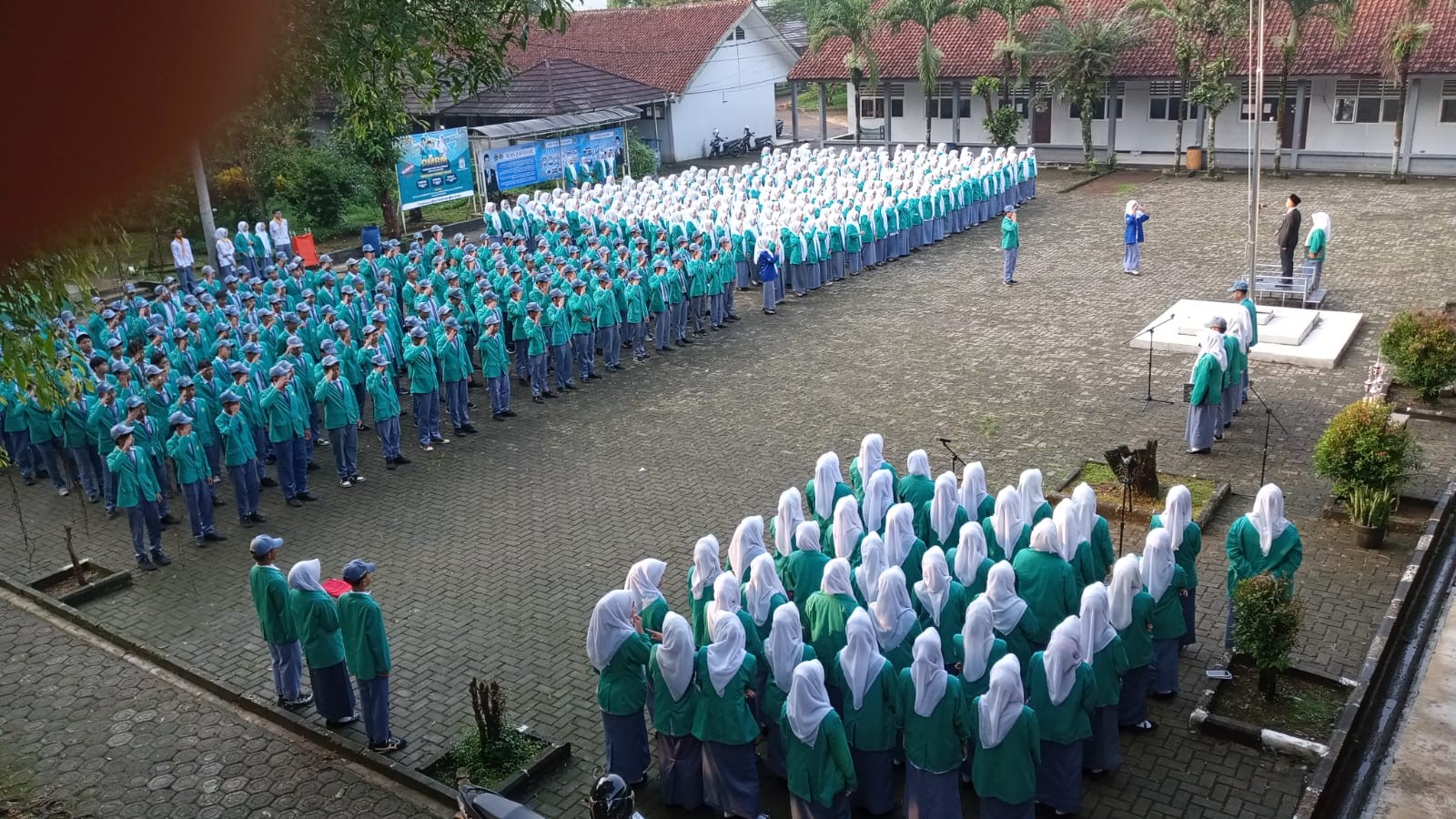 Siswa Kelas XI-I Sukses Gelar Upacara Bendera di MAN 2 Bogor