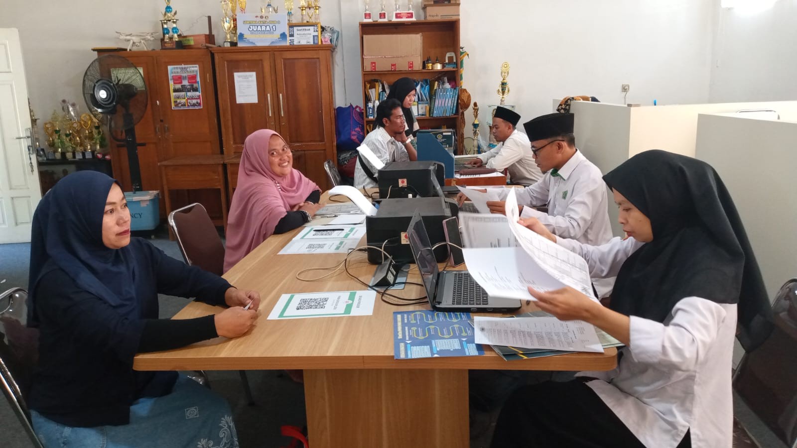 Sinergi Panitia PMPB MAN 2 Bogor: Bantu Orang Tua Calon Siswa Daftar Jalur Reguler