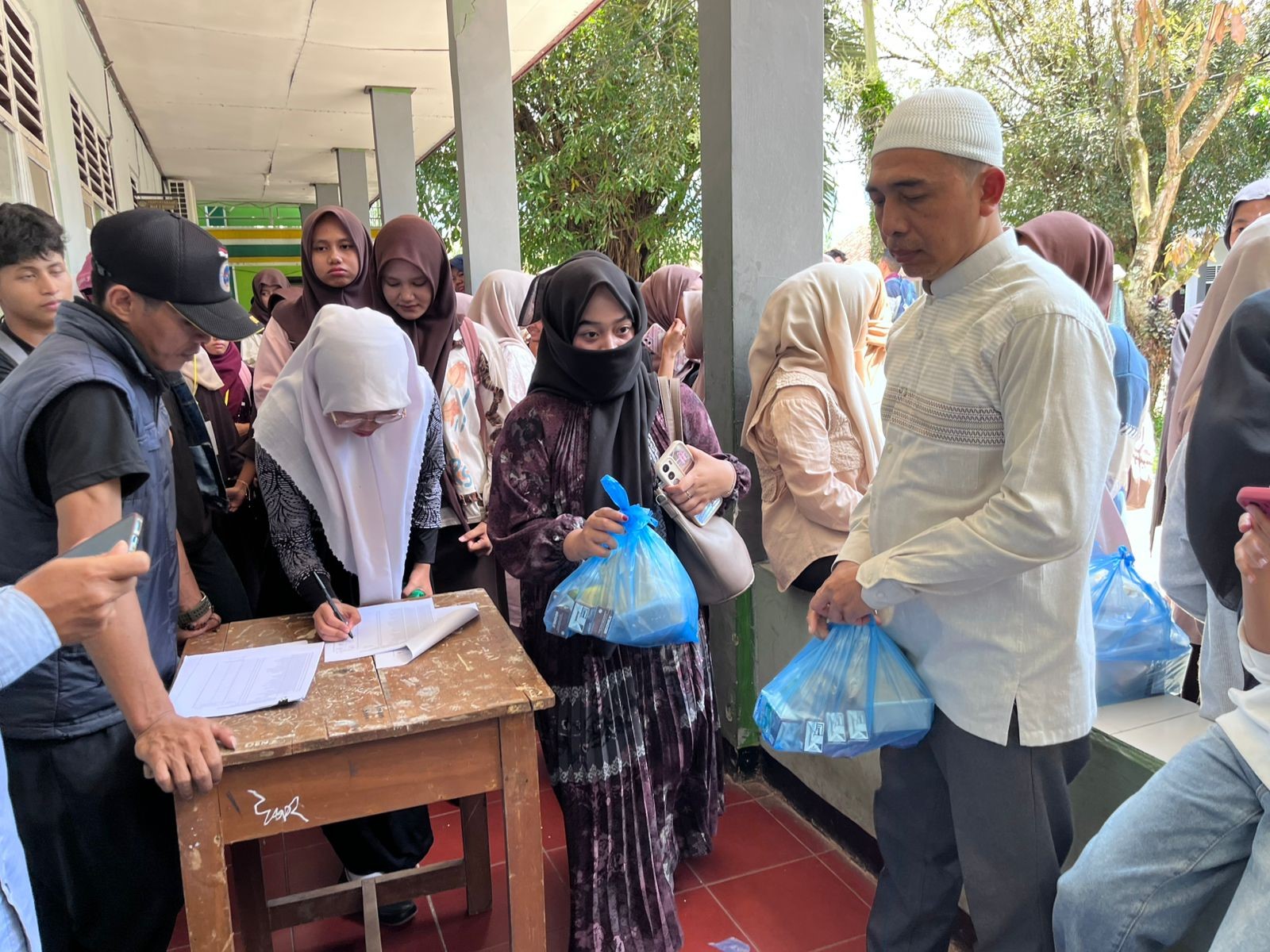 MBG Ramadhan Rapelan 8 Hari disalurkan kepada Siswa MAN 2 Bogor