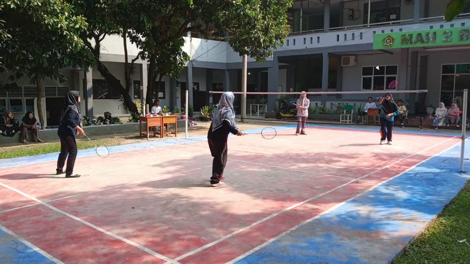 Laga Sengit Ganda Putri Warnai Turnamen Bulu Tangkis