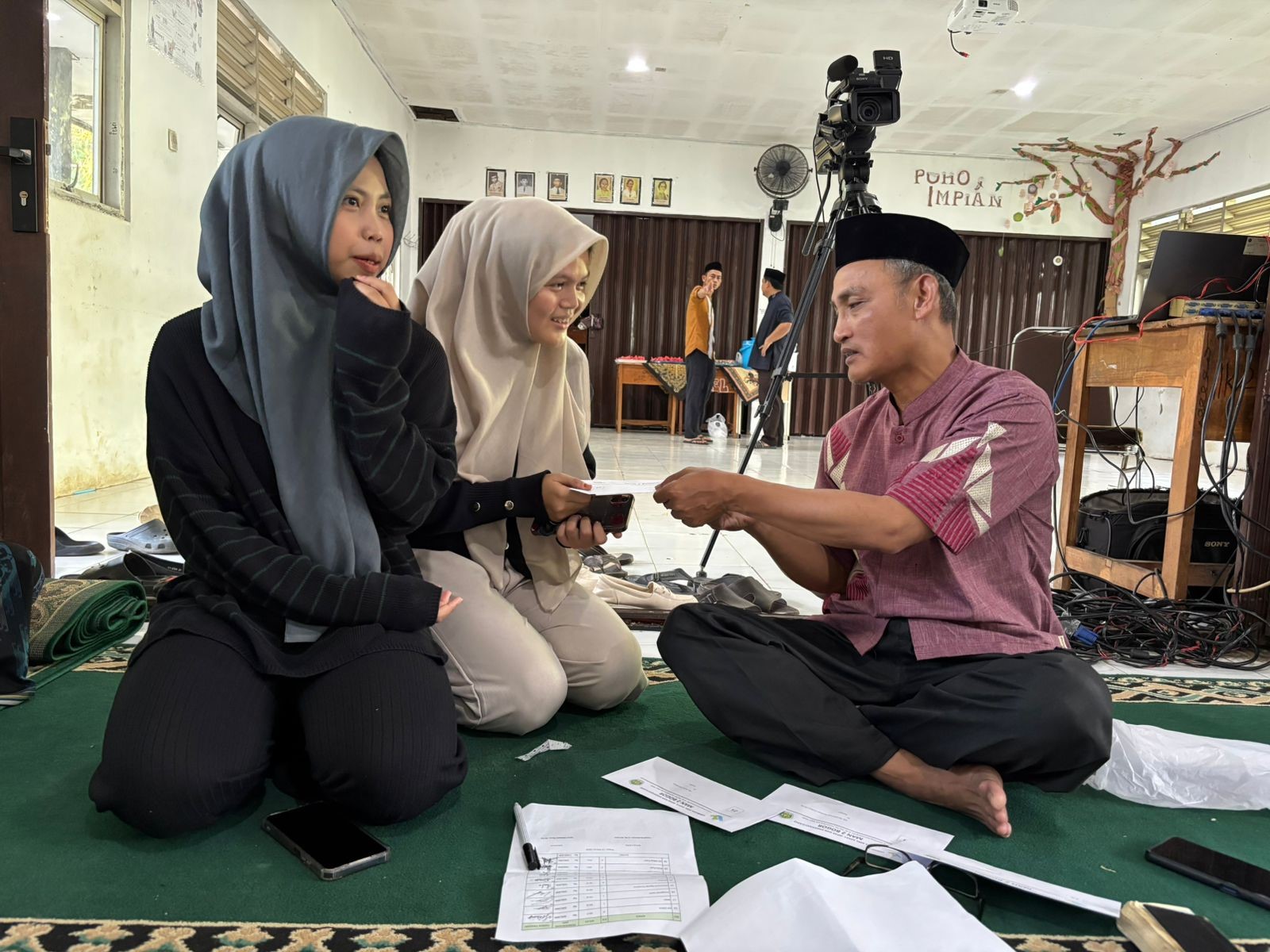 Laziz MAN 2 Bogor Salurkan Zakat Fitrah pada Siswa Yatim dan Piatu di MAN 2 Bogor
