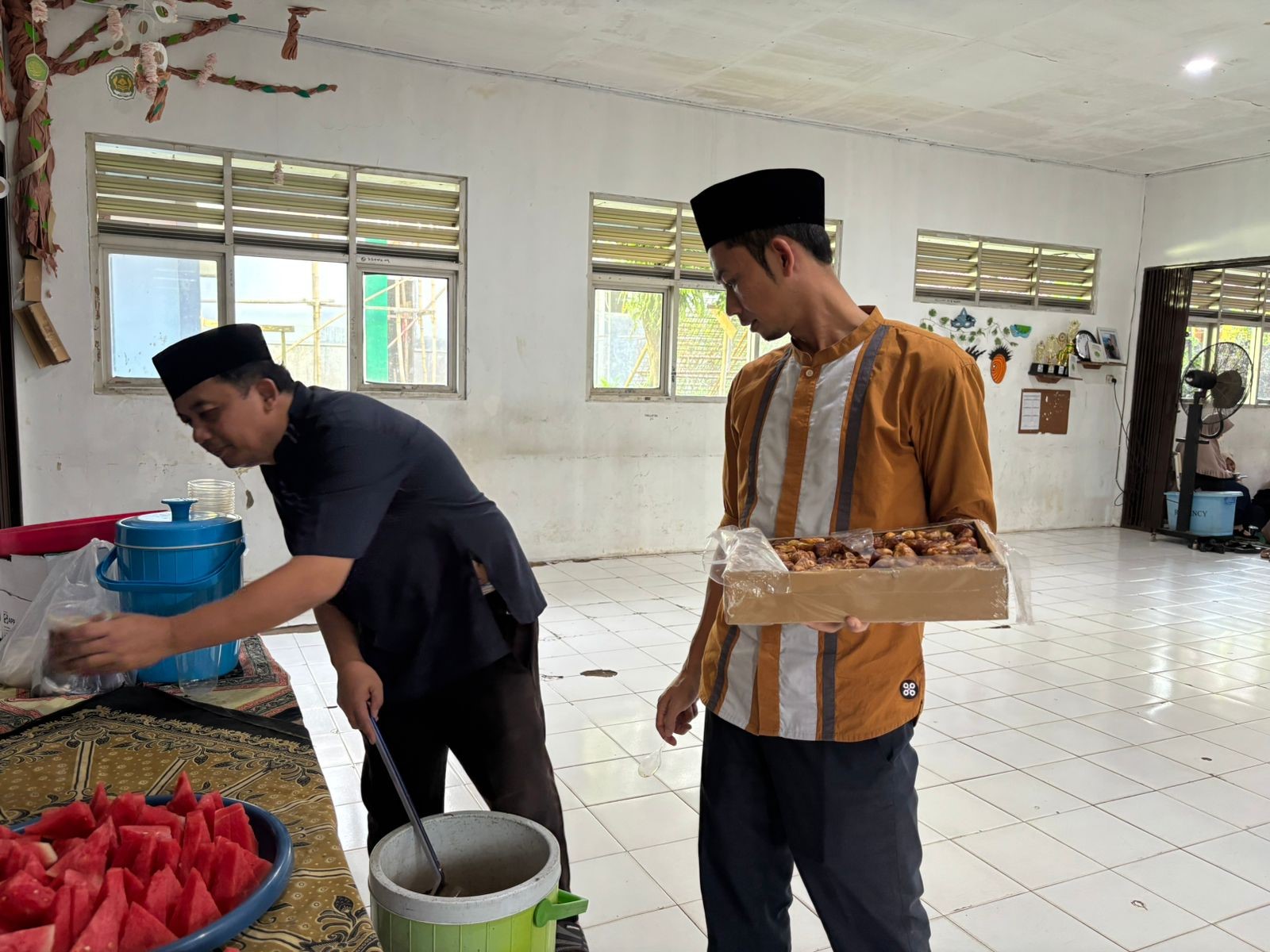 Staf TU Bekerjasama Siapkan Menu Bukber Civitas Akademika MAN 2 Bogor