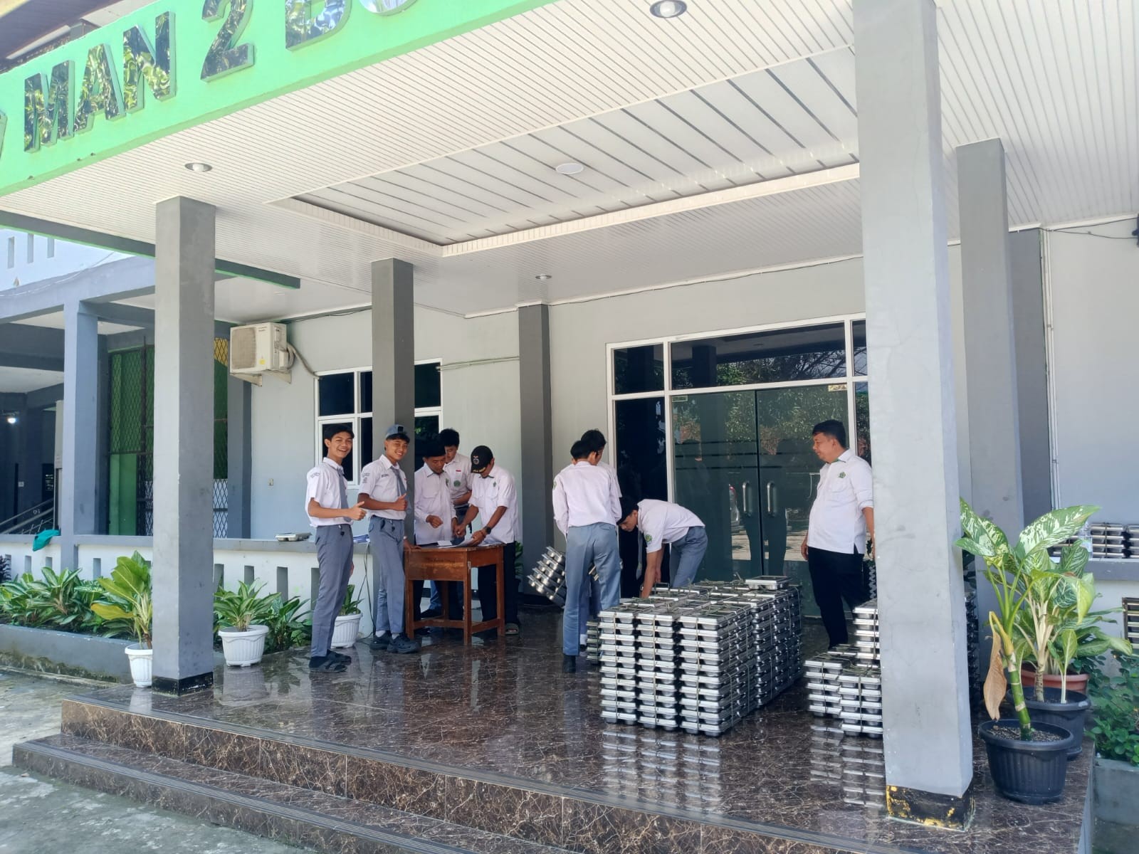 Sinergi Tim MBG Madrasah dalam Menyukseskan Penyaluran Menu Nutrisi untuk Siswa