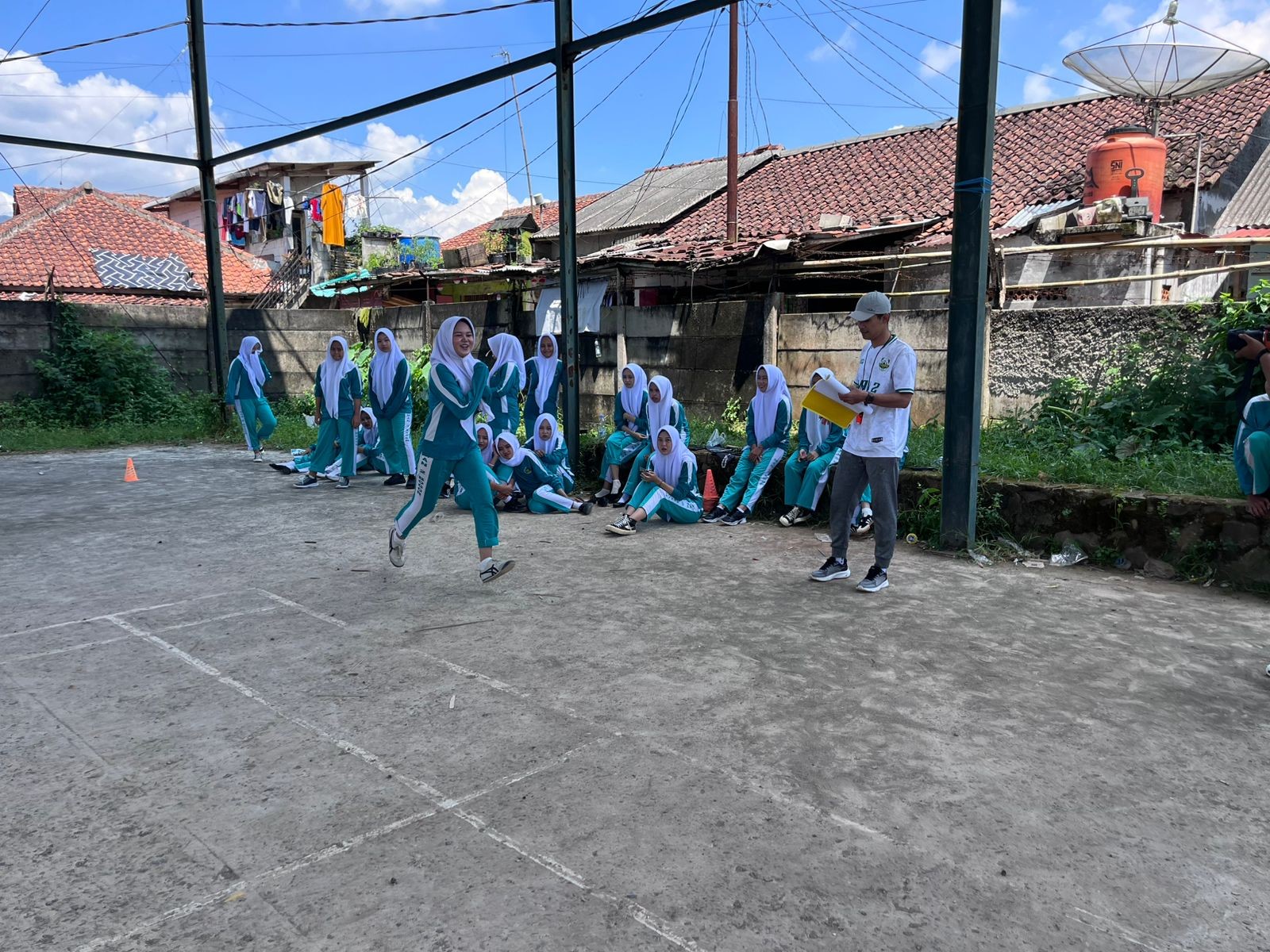 Ujian Praktik PJOK Kelas XII Berlangsung Lancar dan Dinilai Oleh Guru Langsung