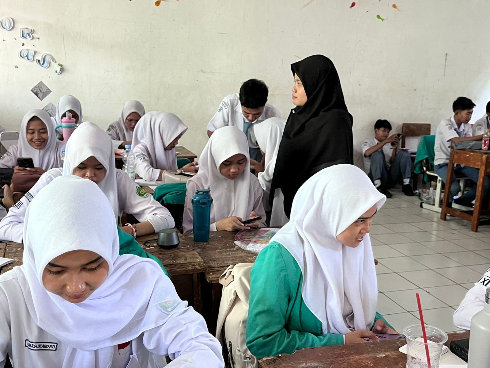 Siswa MAN 2 Bogor Unjuk Kreativitas Lewat Poster dalam Ujian Praktik Seni Budaya