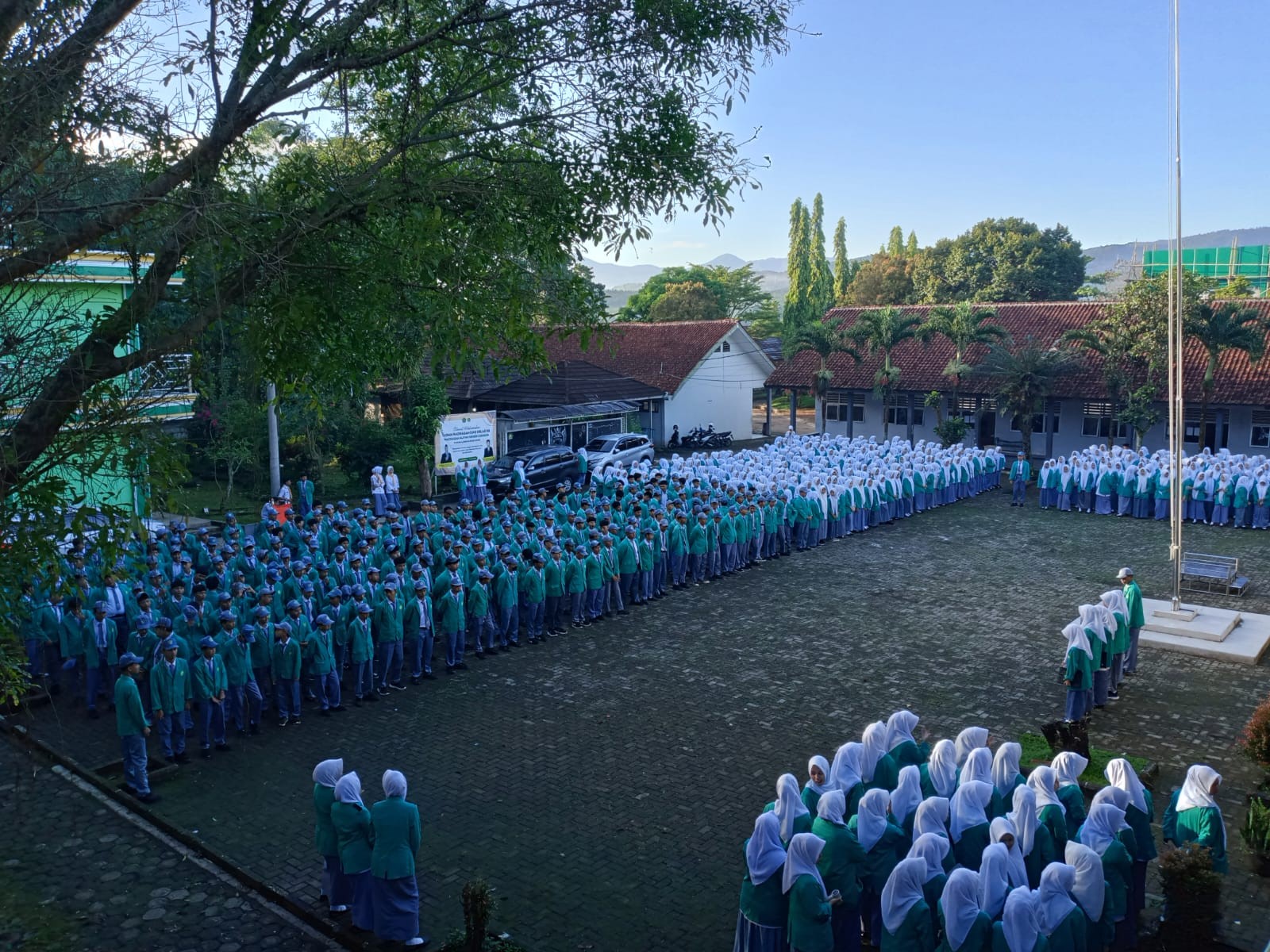 Pancarkan Jiwa Patriotisme, Ratusan Siswa MAN 2 Bogor Khidmat Ikuti Apel Pagi