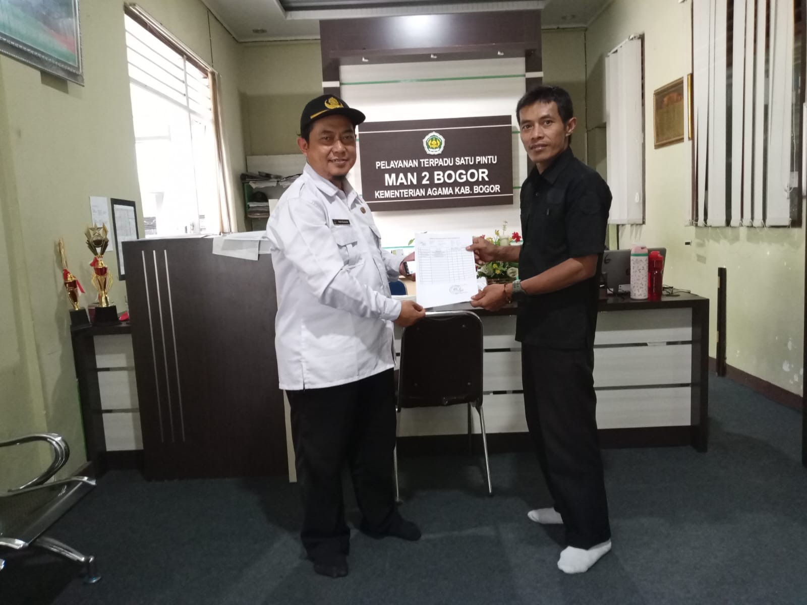 Petugas PIP/PKH Cibungbulang Kunjungi MAN 2 Bogor untuk Verifikasi Data Siswa