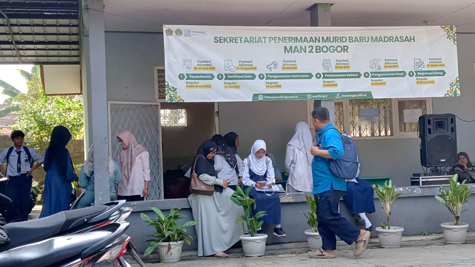 Orang Tua dan Calon Siswa Padati Ruang PMBM MAN 2 Bogor
