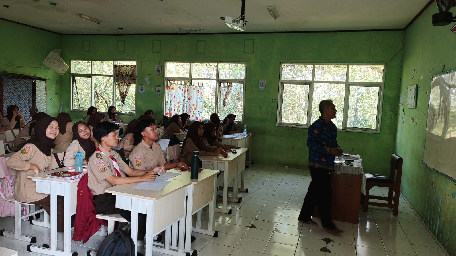 Semangat Baru di Jam Pertama, Siswa MAN 2 Bogor Fokus Serap Ilmu