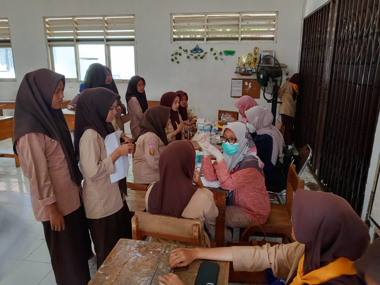 Puskesmas Leuwisadeng Kawal Kesehatan Siswa dan Staf Madrasah