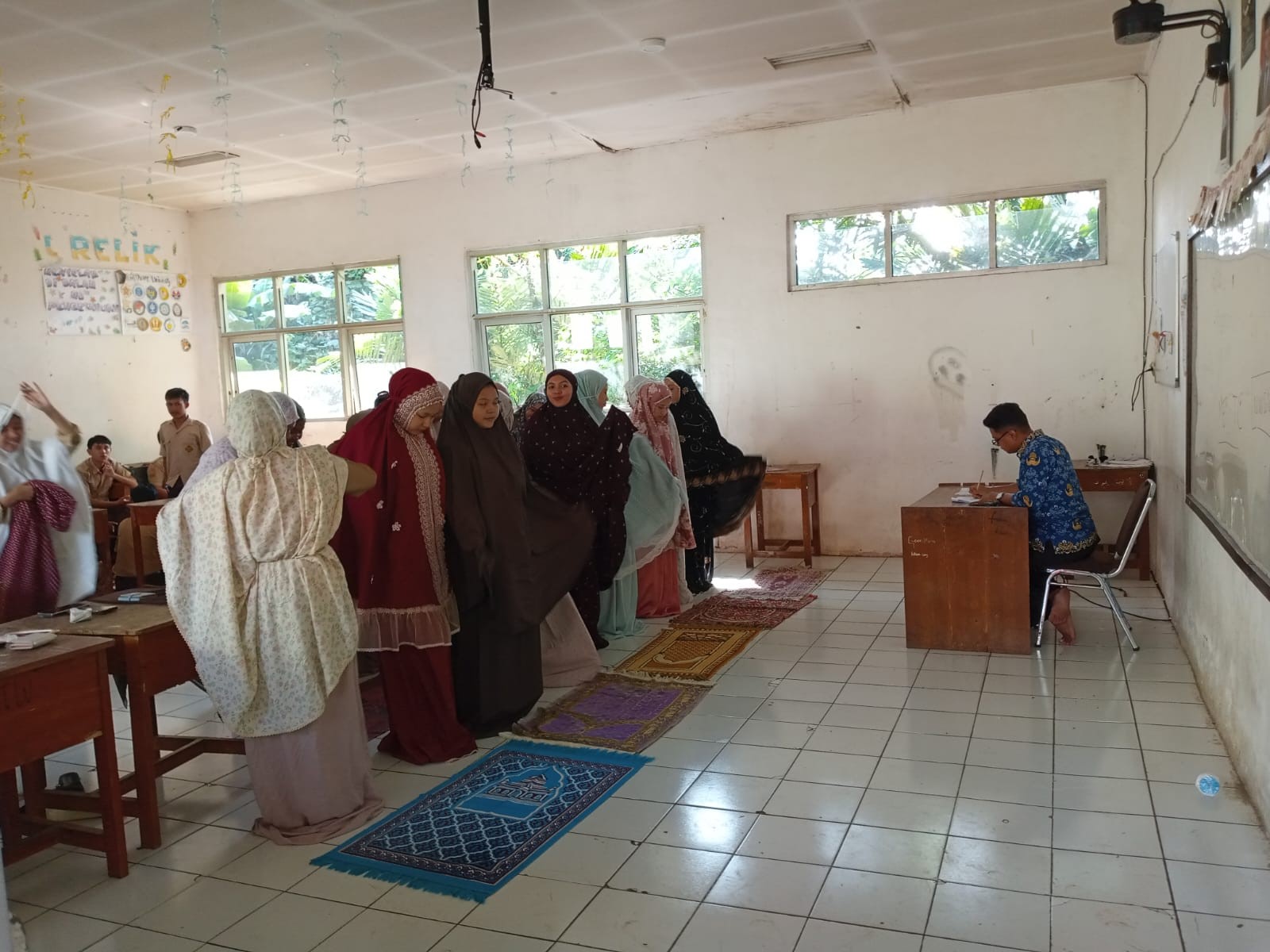 Ujian Praktik Keagamaan Kelas XII: Siswa MAN 2 Bogor Praktik Sholat Wajib dan Dhuha