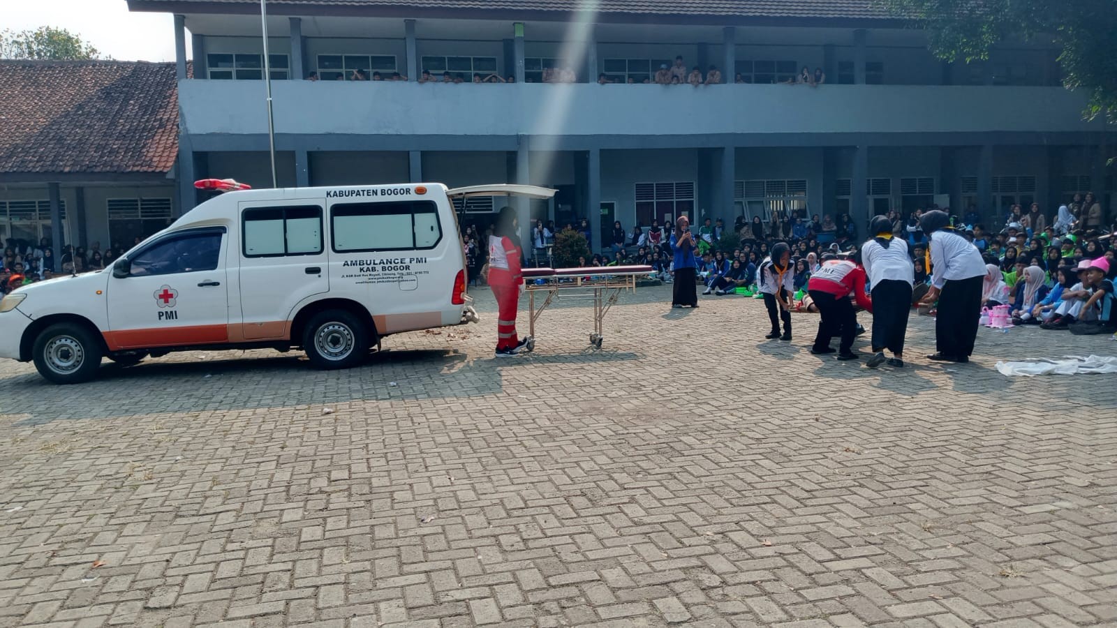 Riuh dan Penuh Aksi Kreatif PMR di MATAMUDA Hipnotis Ratusan Siswa Baru