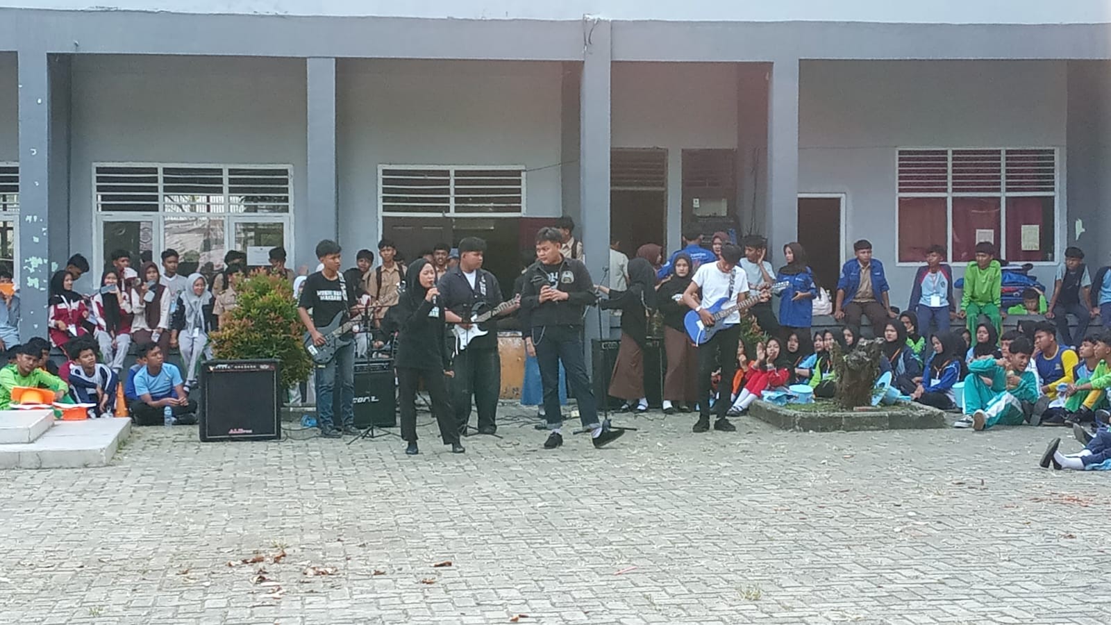 Panggung MATAMUDA Bergemuruh, Penampilan Pamungkas Ekskul Band Hipnotis Ratusan Siswa
