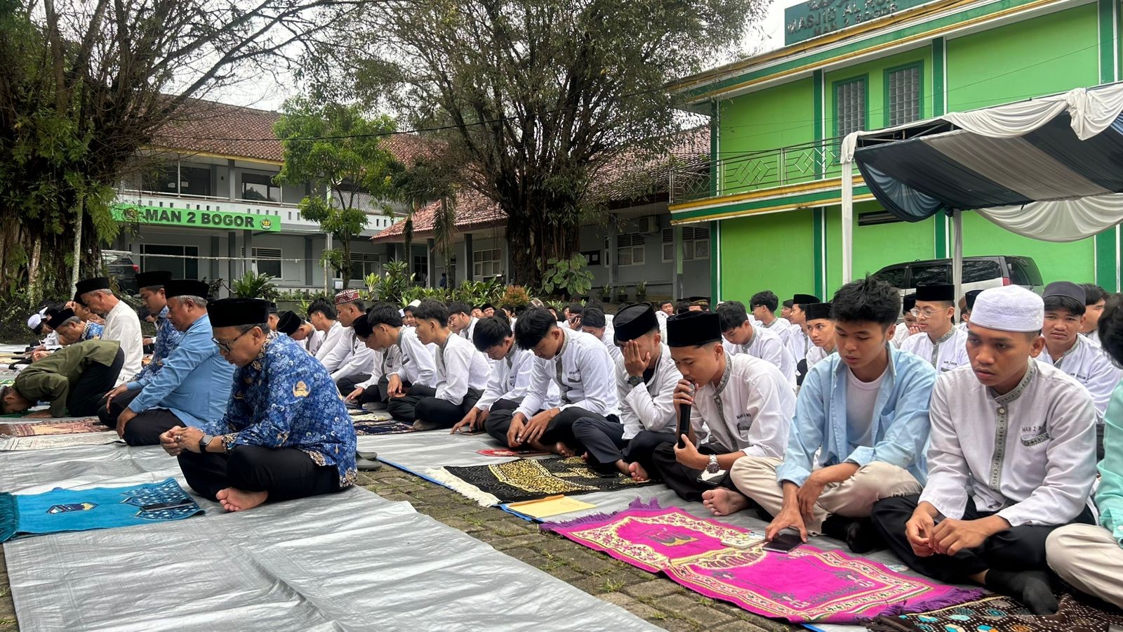 Zikir Bersama Usai Sholat Dhuha di MAN 2 Bogor Berlangsung Khidmat