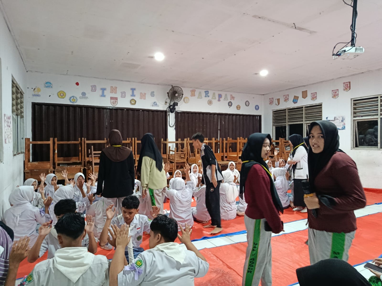 Pererat Tali Persaudaraan, Peserta Pelantikan PMR MAN 2 Bogor Gelar Makan Bersama