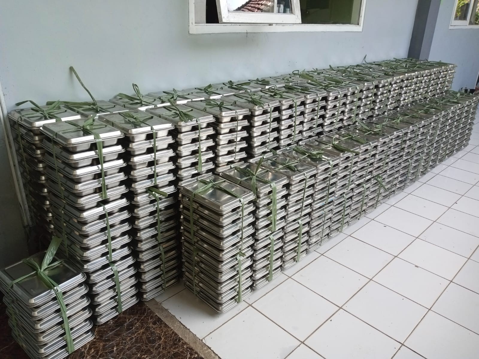 Para Waka Kompak Turunkan Logistik Makan Siang Siswa