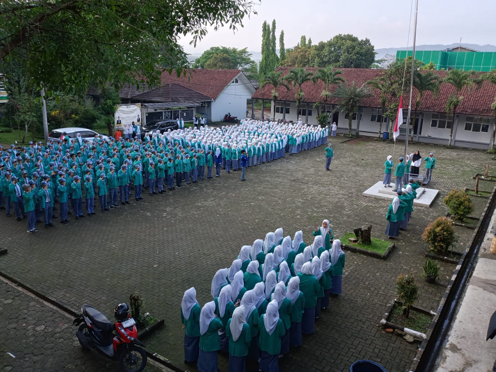 Di Balik Hormat Bendera Kisah Perjuangan Menanamkan Integritas