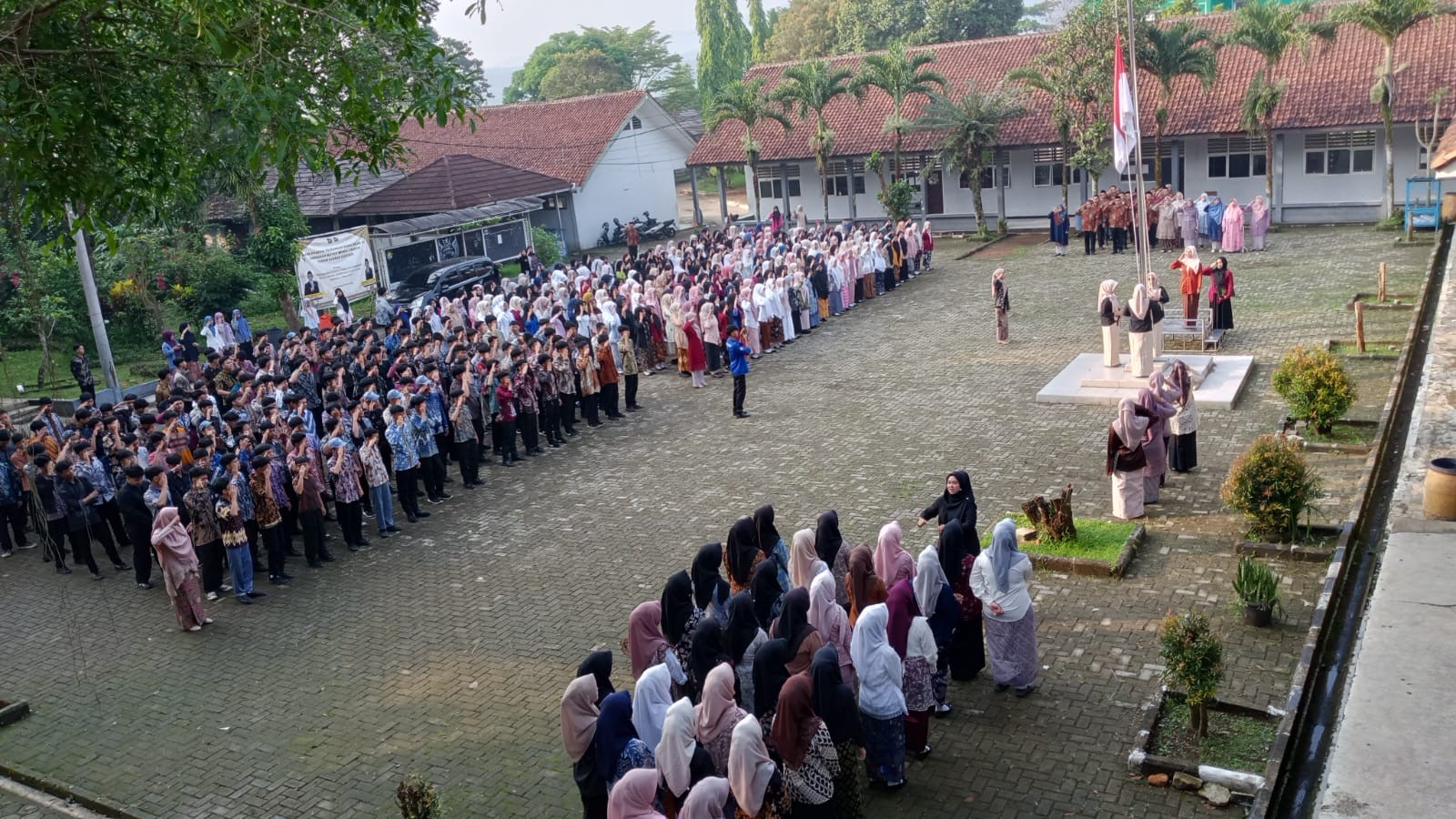 Khidmat, Ibu Guru MAN 2 Bogor Gelar Upacara Peringatan Hari Kartini 2026