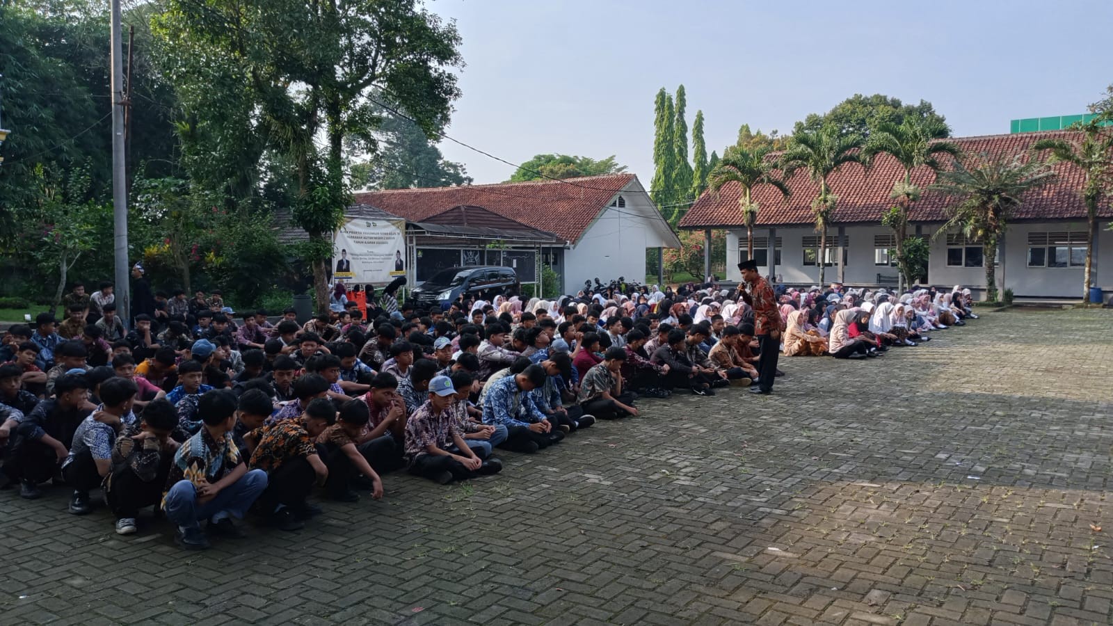 Waka Kesiswaan Sampaikan Evaluasi Kedisiplinan Usai Upacara