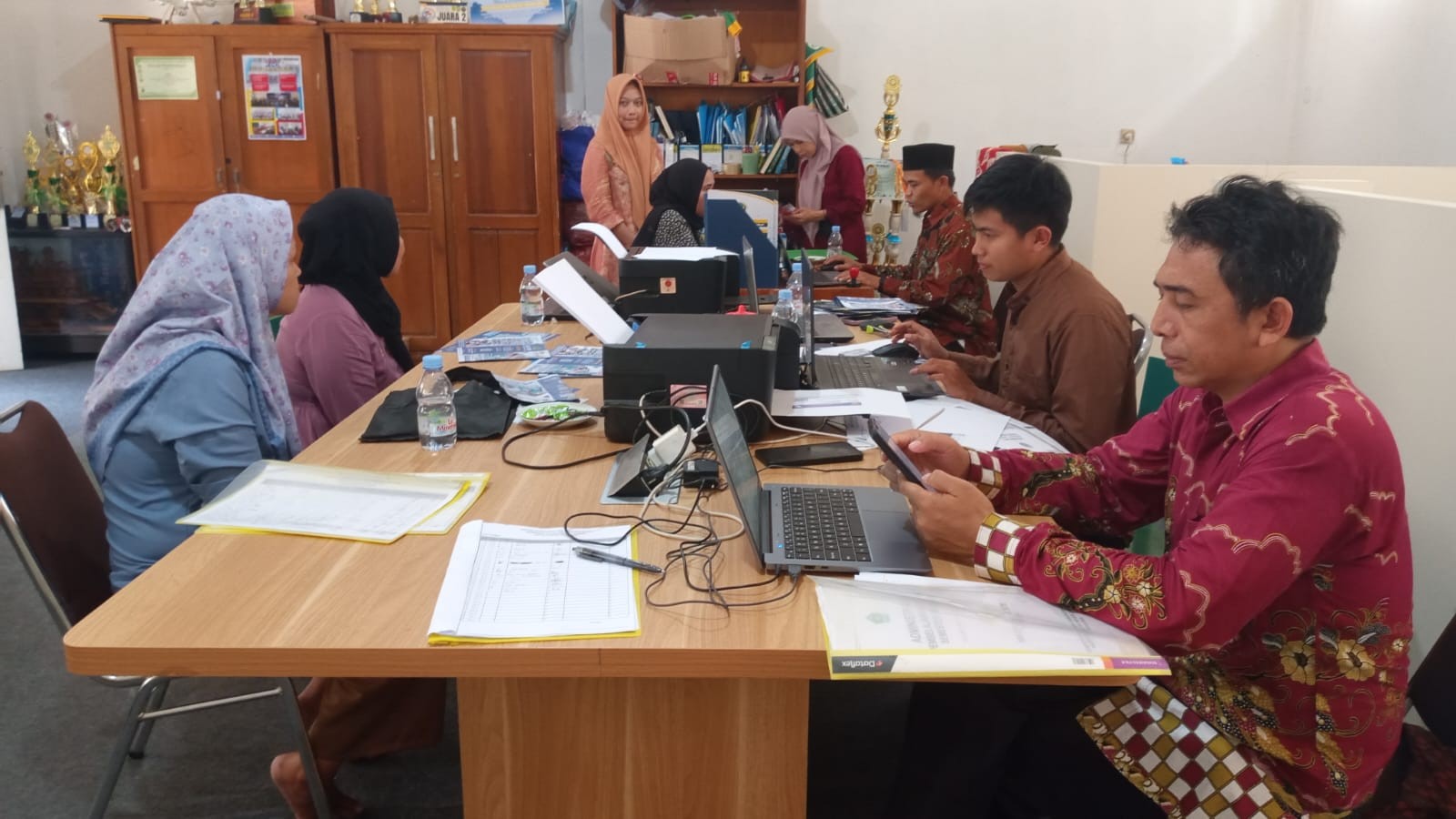 Sambut Calon Siswa Baru, Panitia Berikan Pelayanan Terbaik