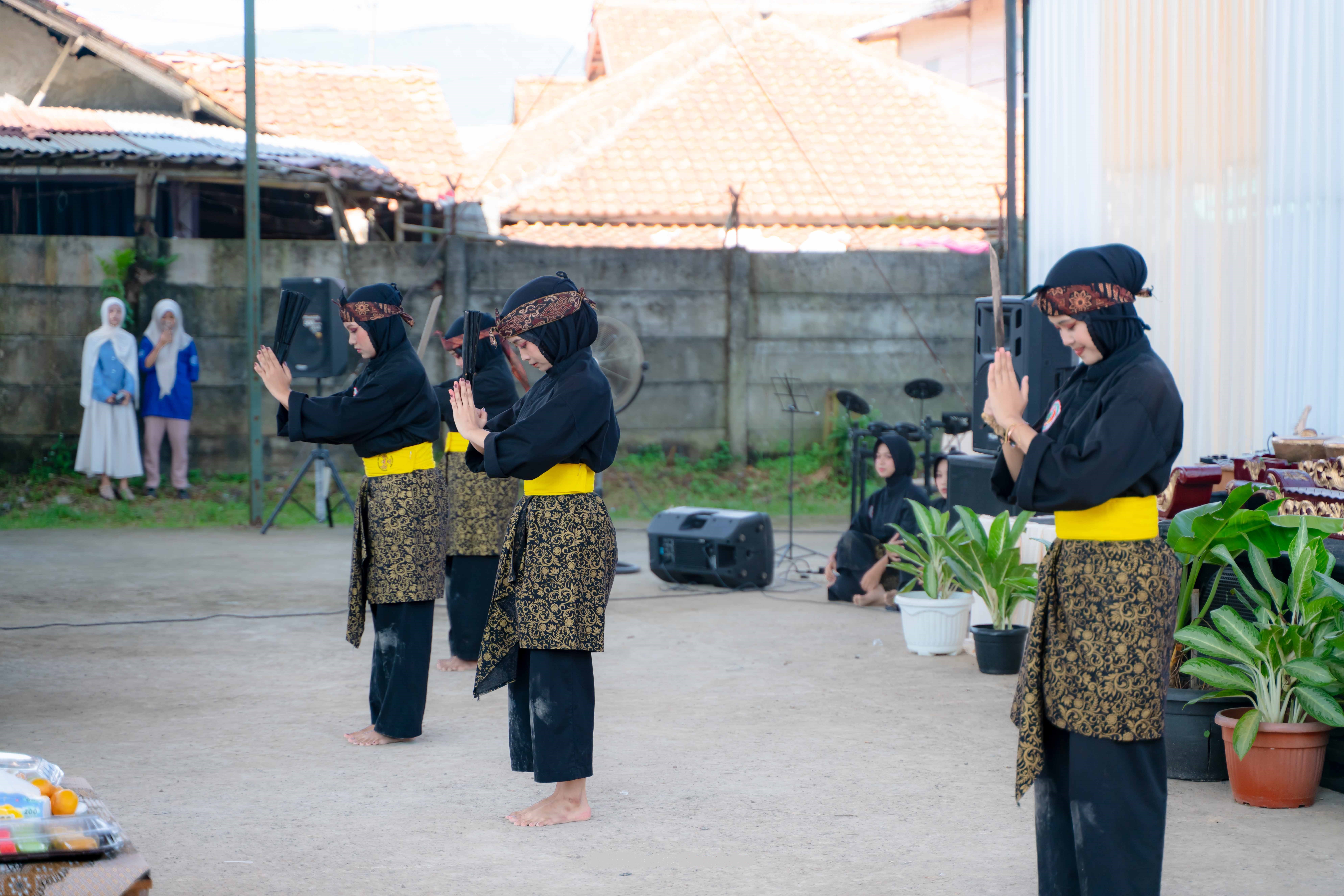 Pukau Hadirin Pencak Silat Cimande Meriahkan Acara