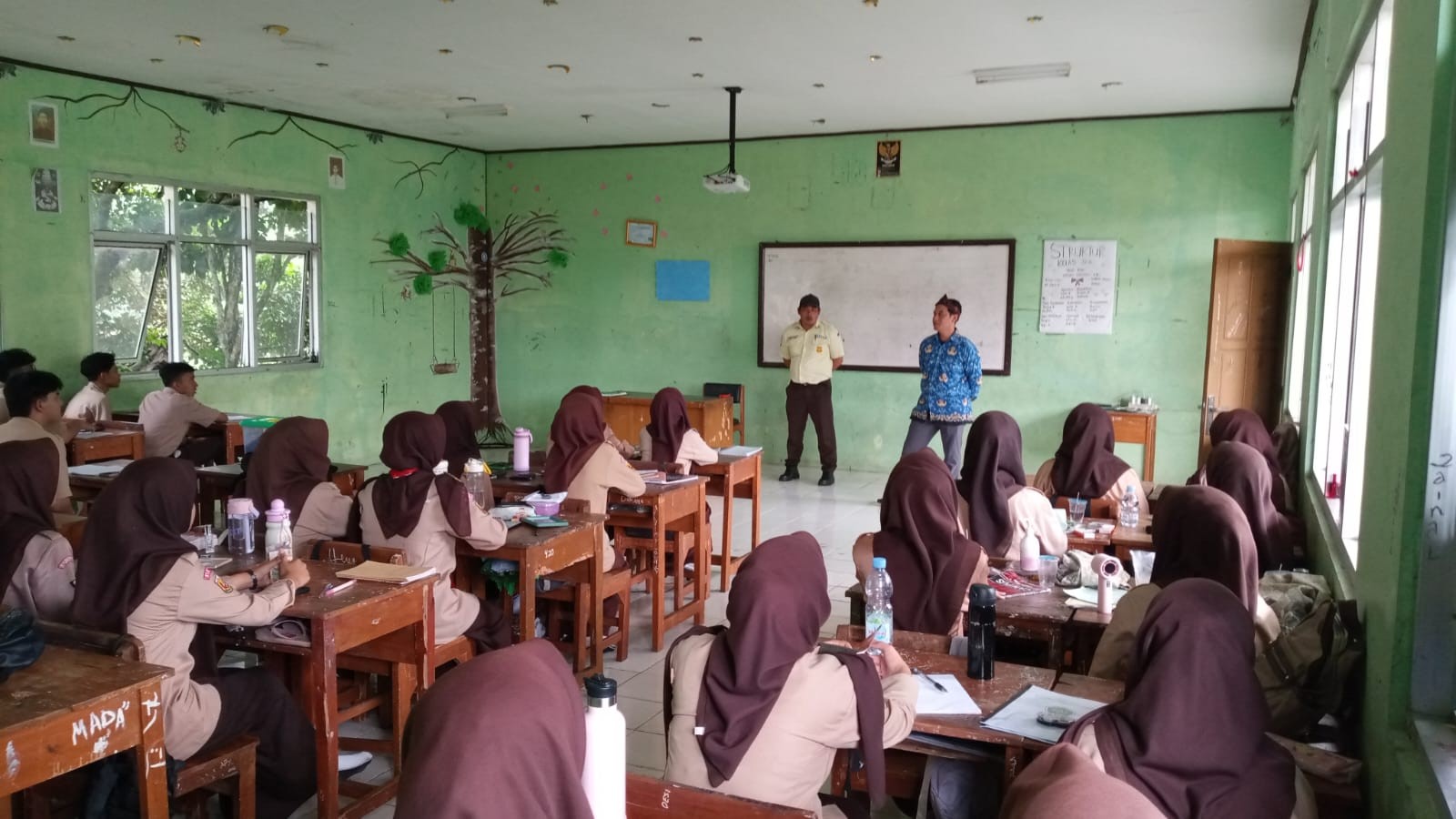 Membangun Karakter Unggul: Sosialisasi Kedisiplinan, Kebersihan, dan Etika Bergaul di Madrasah