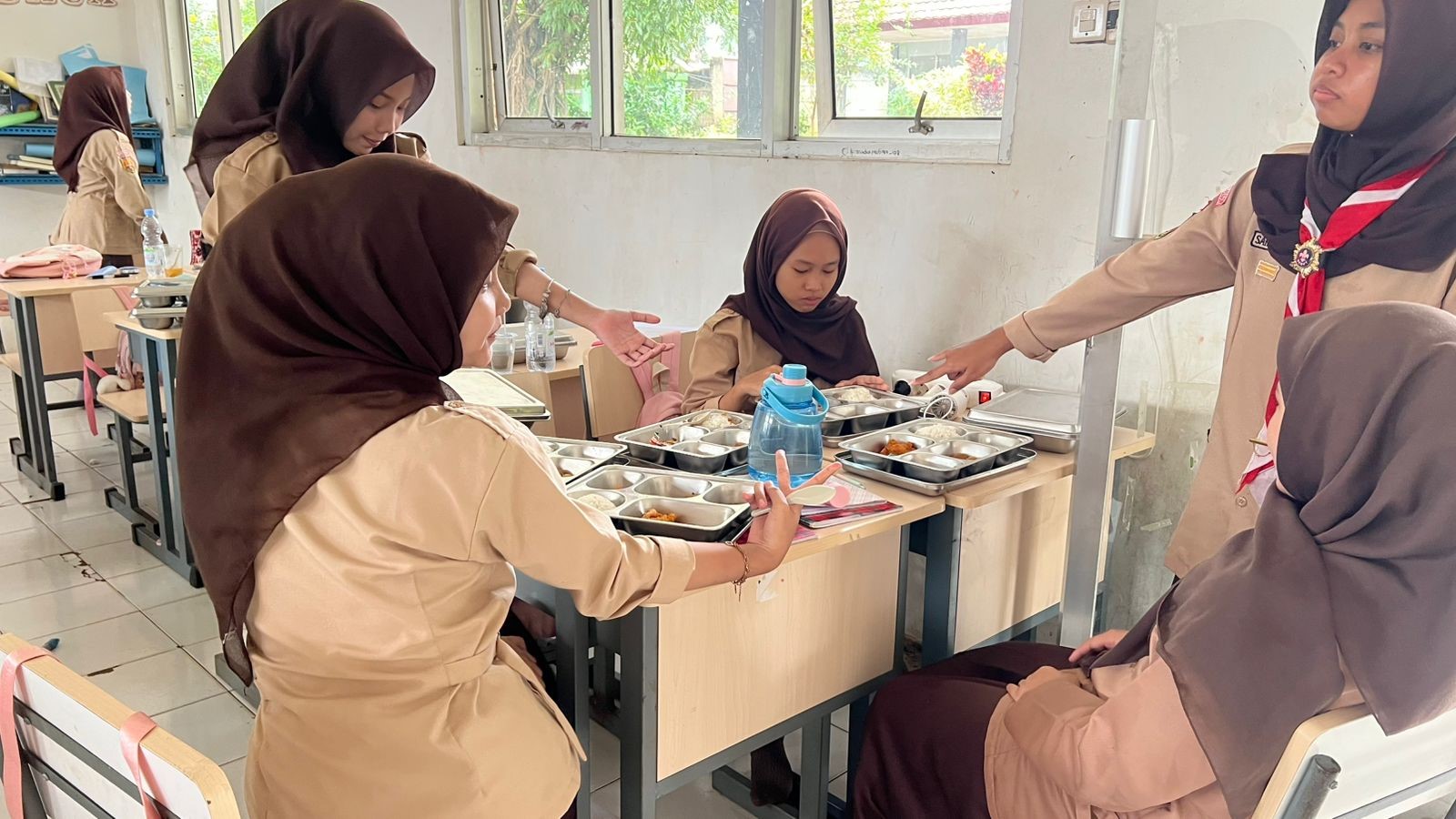 Tingkatkan Kualitas Gizi, Siswa MAN 2 Bogor Mulai Terima Menu Makan Siang Sehat