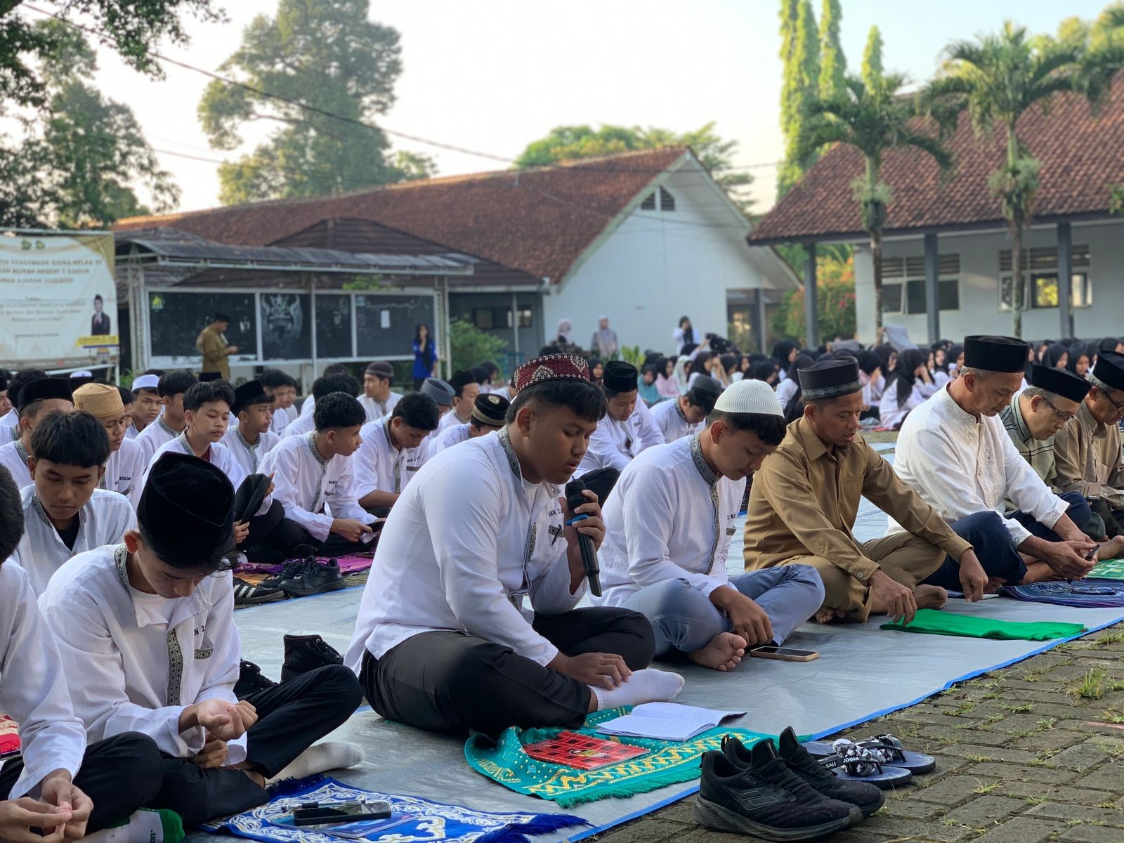 Mengetuk Pintu Langit: Syahdu Zikir Bersama Siswa MAN 2 Bogor di Pagi Jumat